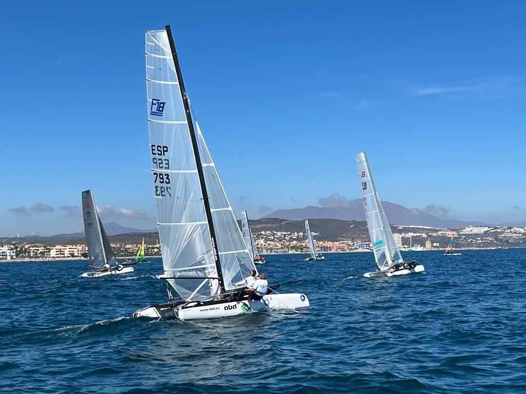 Los barcos, en la primera jornada del Nacional de Catamaranes