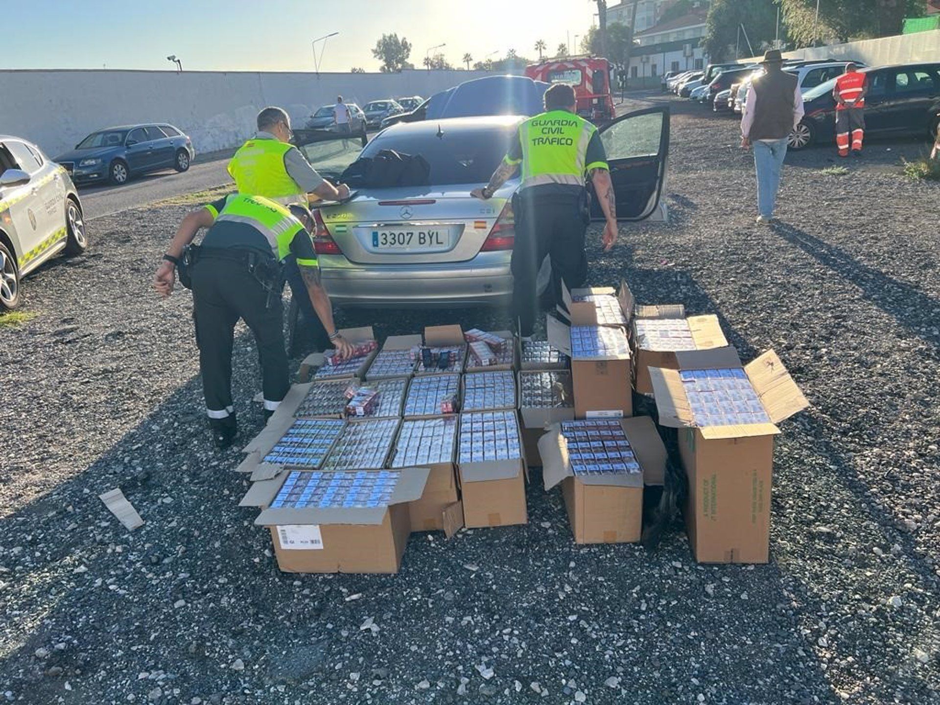 Detenido en Sevilla a un vecino de La Línea que llevaba en su vehículo 6.000 cajetillas de tabaco de contrabando. Foto: Europa Press.