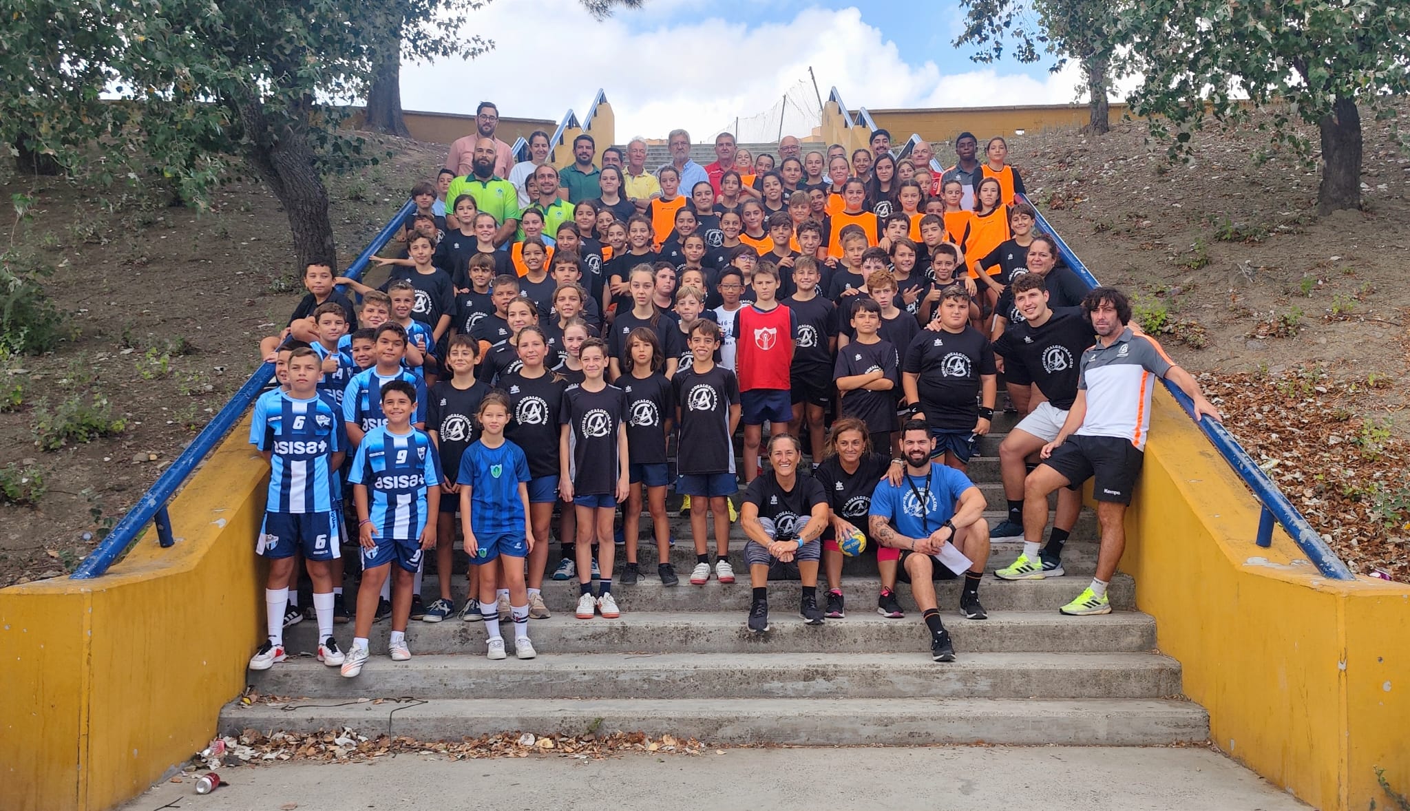 El deporte, alternativa de ocio saludable en el XXI Torneo de Balonmano de Algeciras