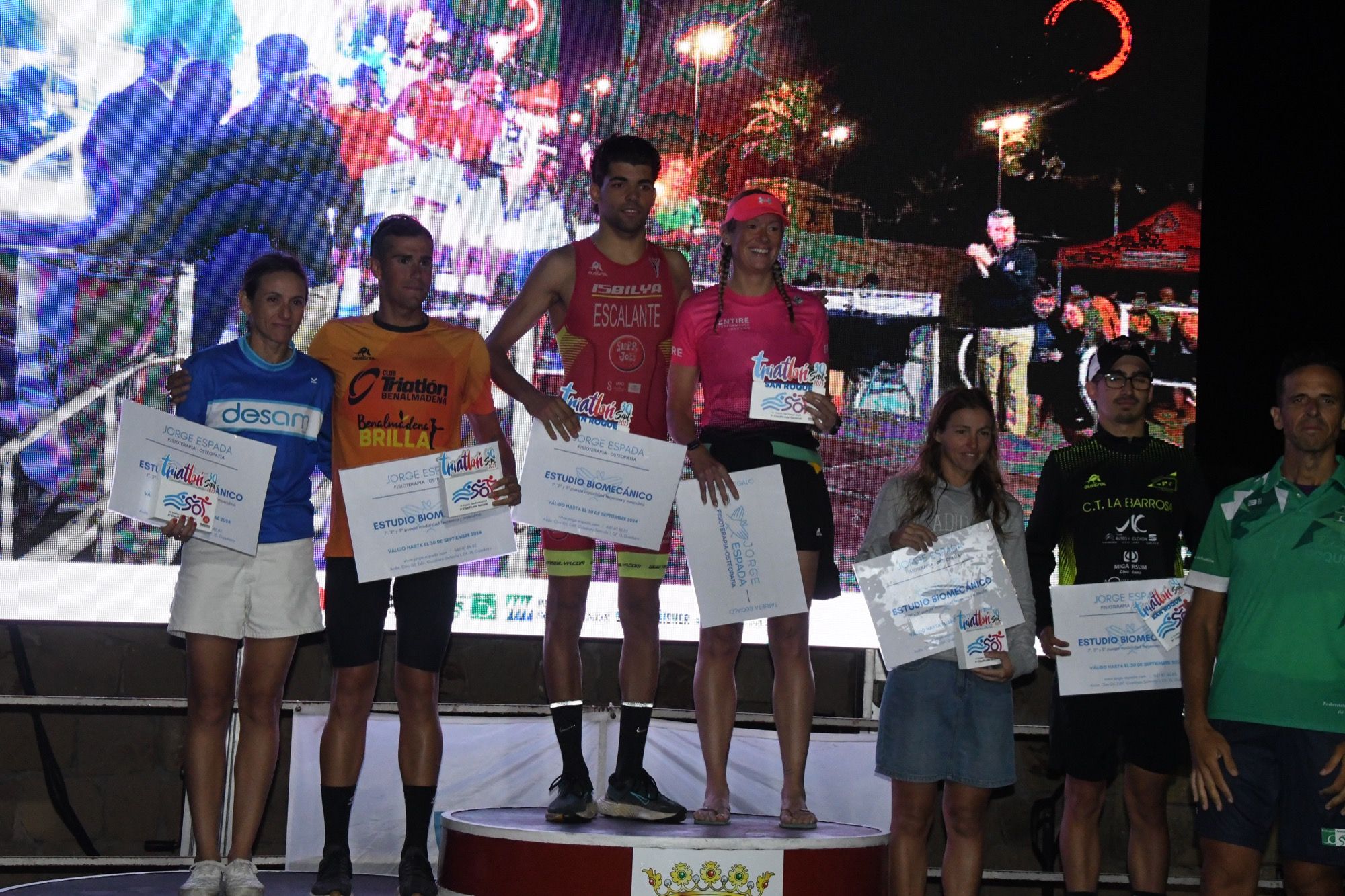 Eduardo Escalante y Nicky Bennett, ganadores absolutos masculinos y femenino del IX Triatlón San Roque