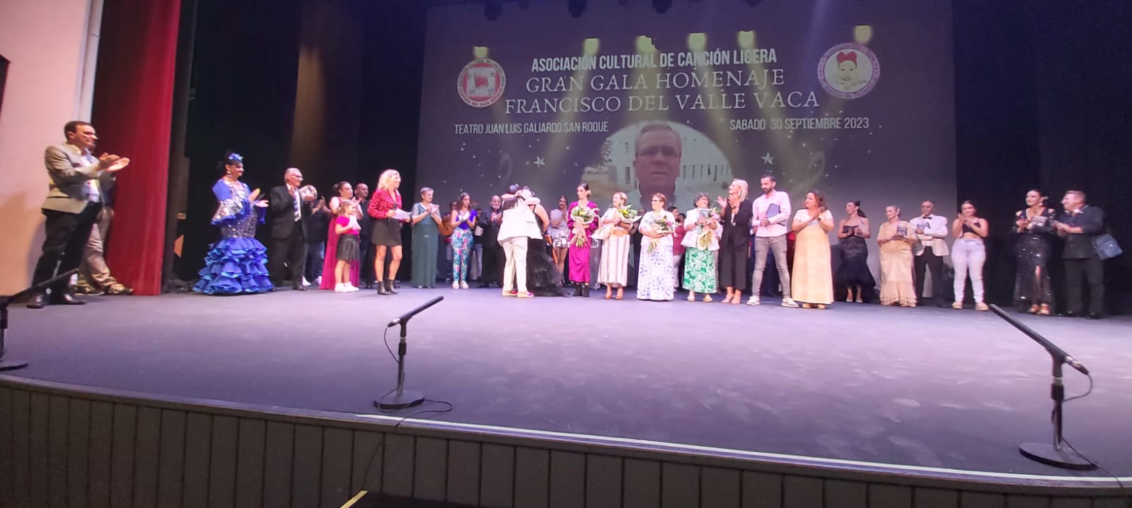 San Roque celebra un emotivo homenaje a Paco del Valle a beneficio de la pequeña Valentina