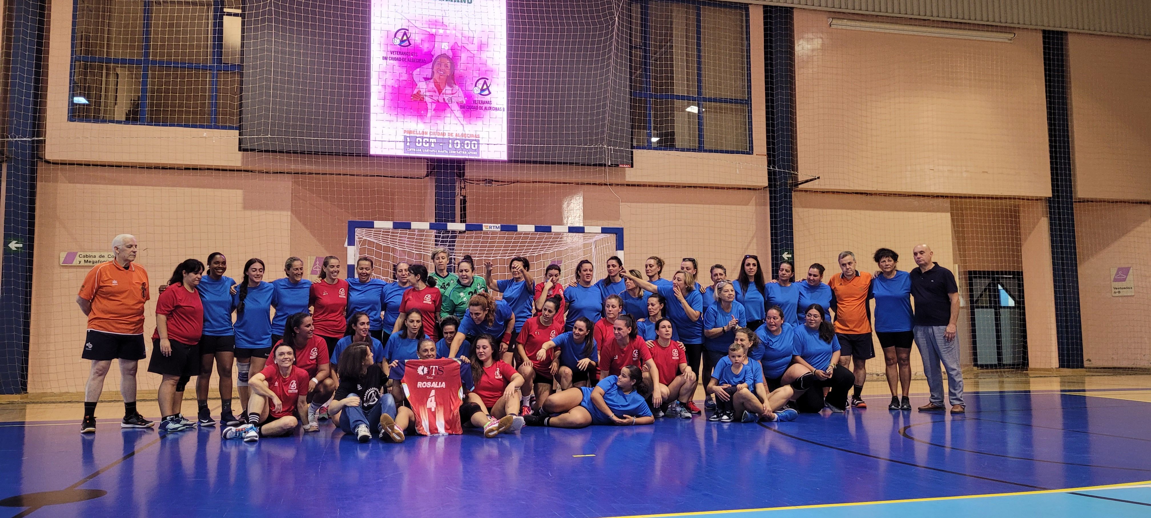 Emoción y recuerdos en el I Memorial 'Rosalía Lozano' de balonmano veterano femenino