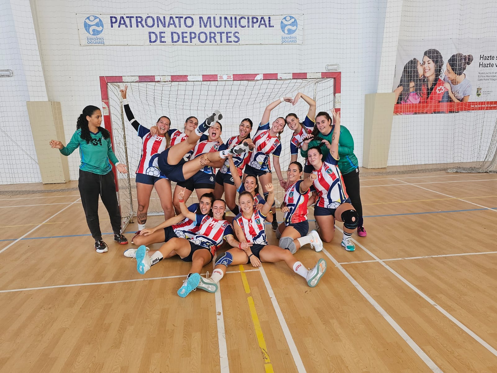 Las féminas del BM Ciudad de Algeciras festejan su triunfo en Ogijares (27-43)