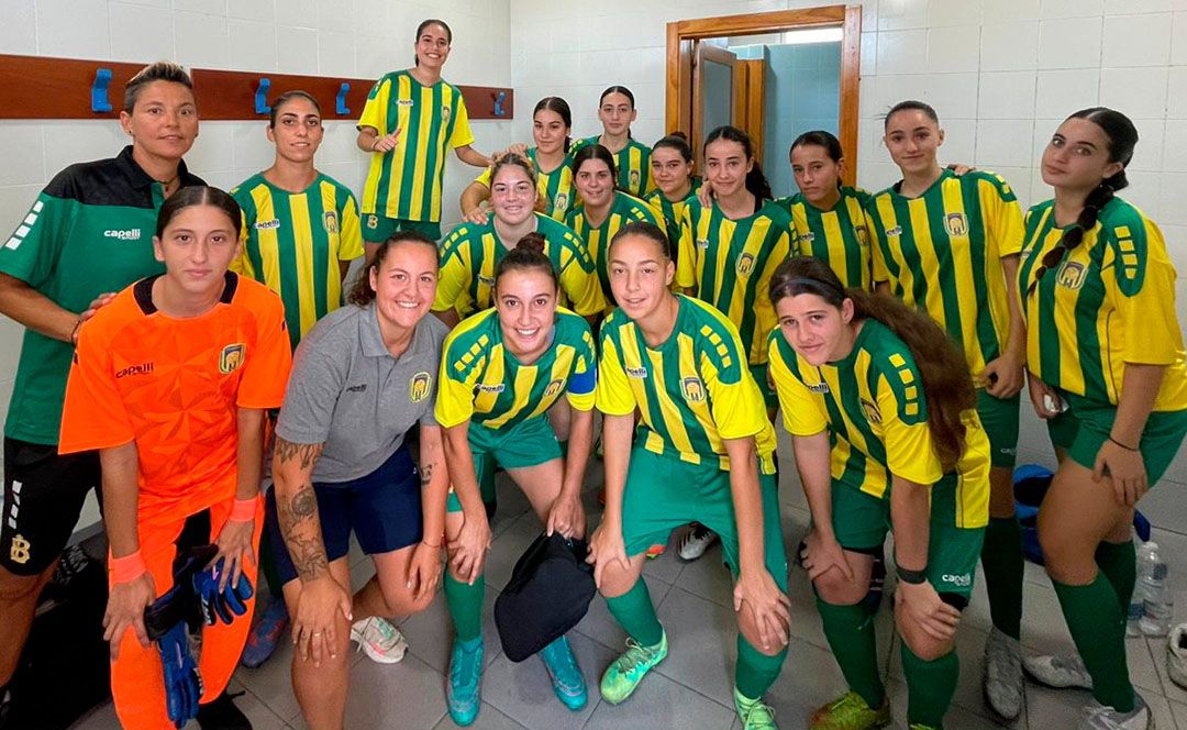 Las componentes del equipo femenino de la UD Los Barrios