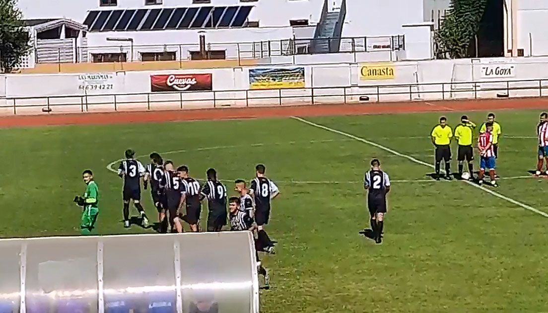 El filial de la RB Balona pierde en su visita a la AD Sanluqueña ante un rival sin portero desde el 24'