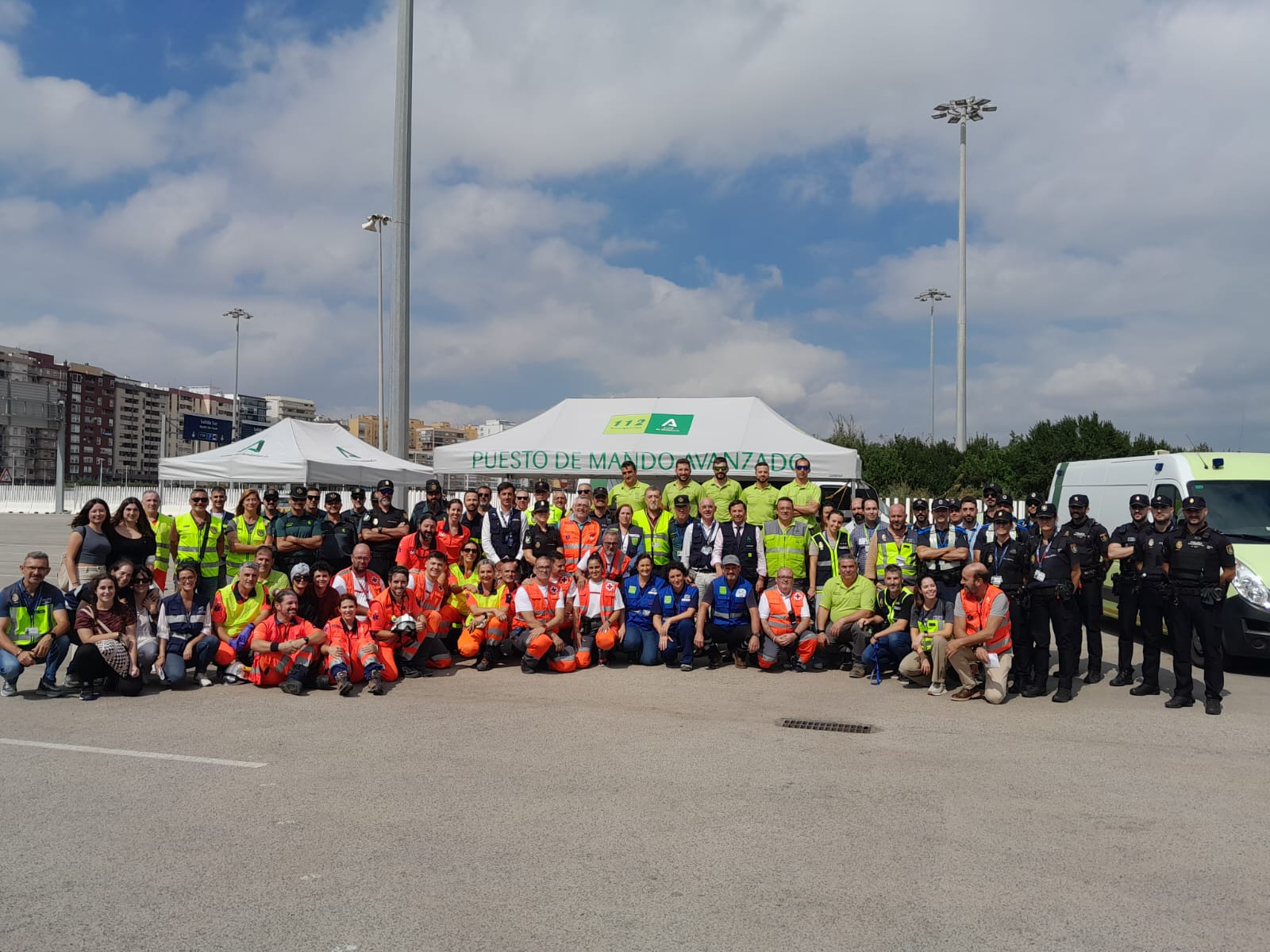 Más de 100 efectivos participan en un simulacro de accidente aéreo en Algeciras.