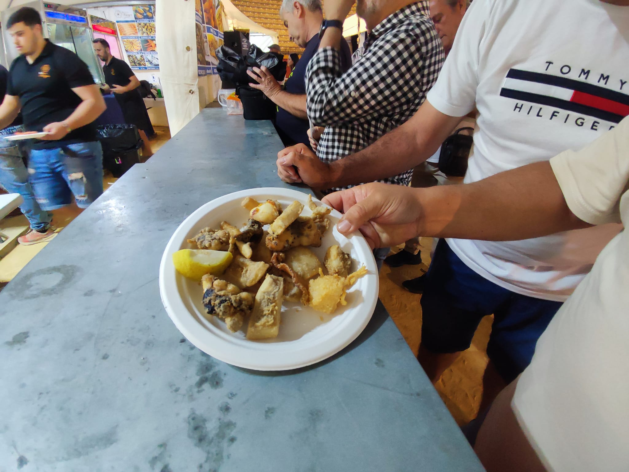 Las mejores imágenes de la feria del marisco y el pescaíto frito de Algeciras