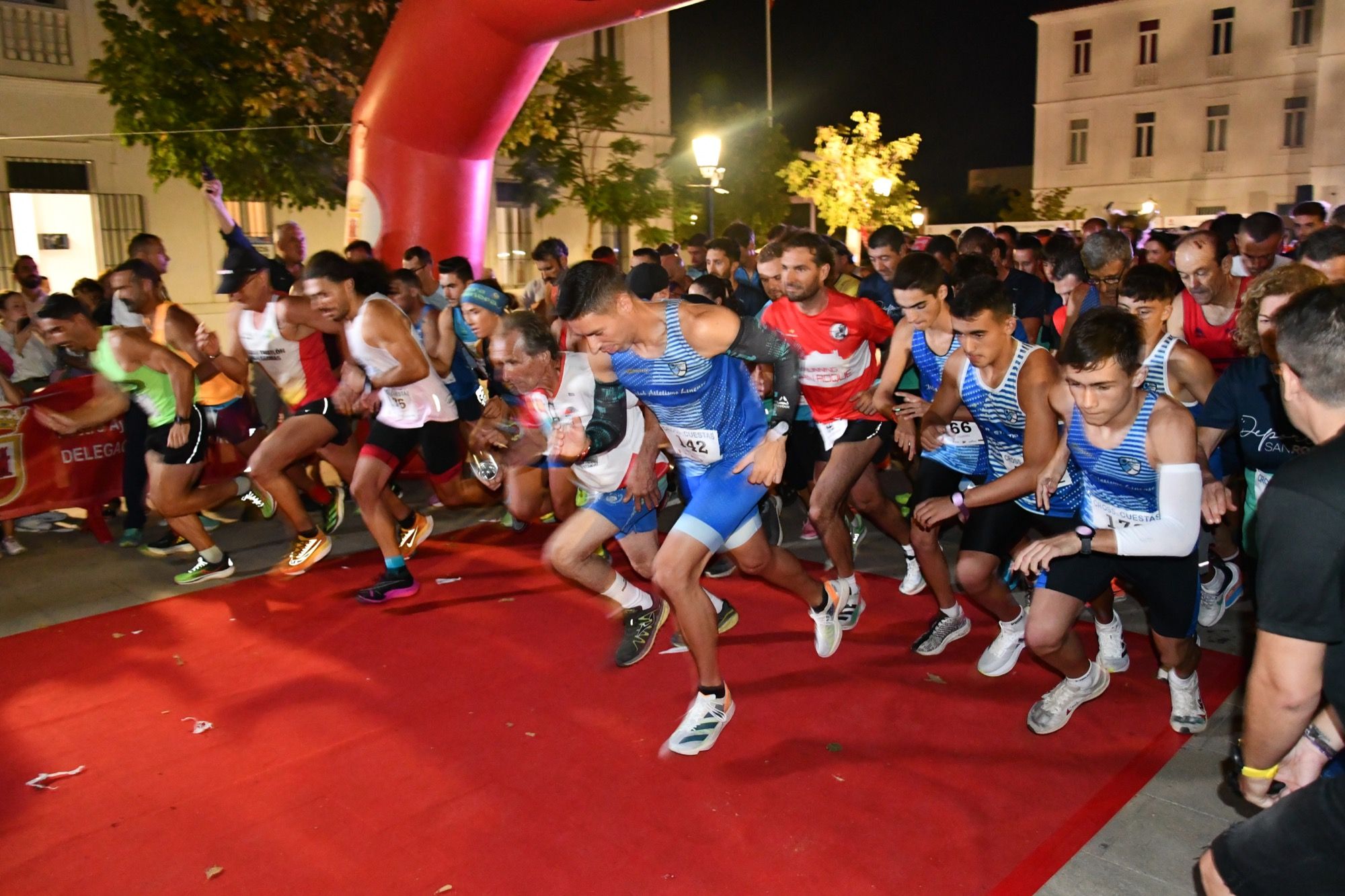 Juan Jesús Reinaldo y Tamara Lobato, vencedores absolutos del VII Cross de las Cuestas. 