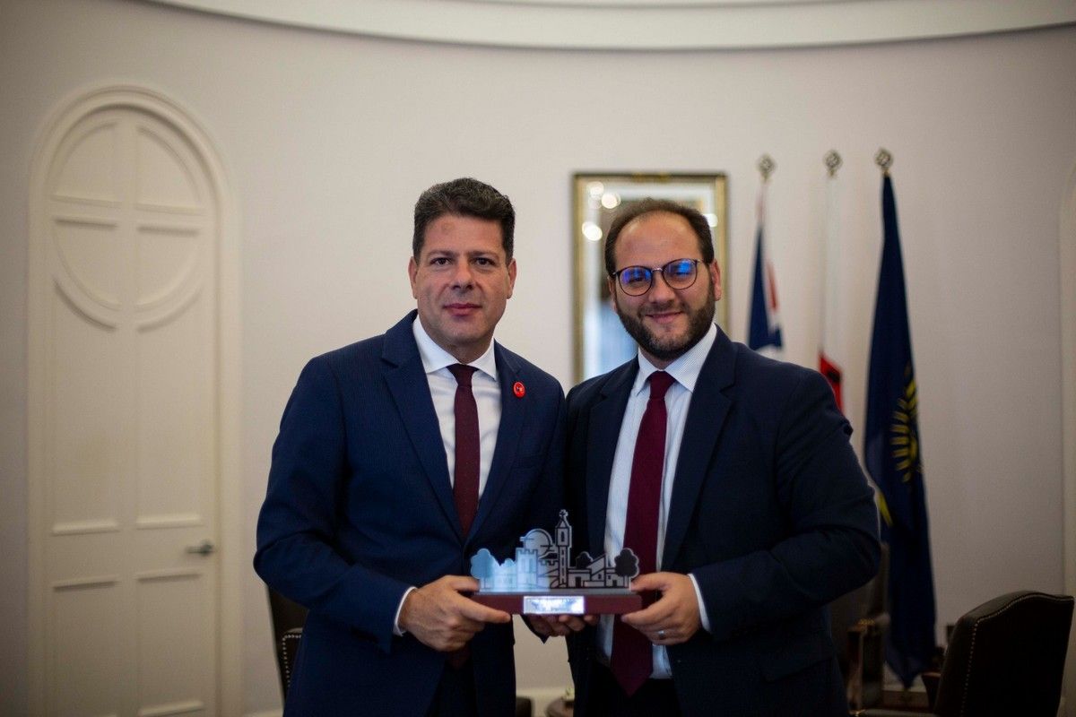 Fabian Picardo y Adrian Vaca. Castellar de la Frontera y Gibraltar estrechan lazos para avanzar en la zona de prosperidad compartida