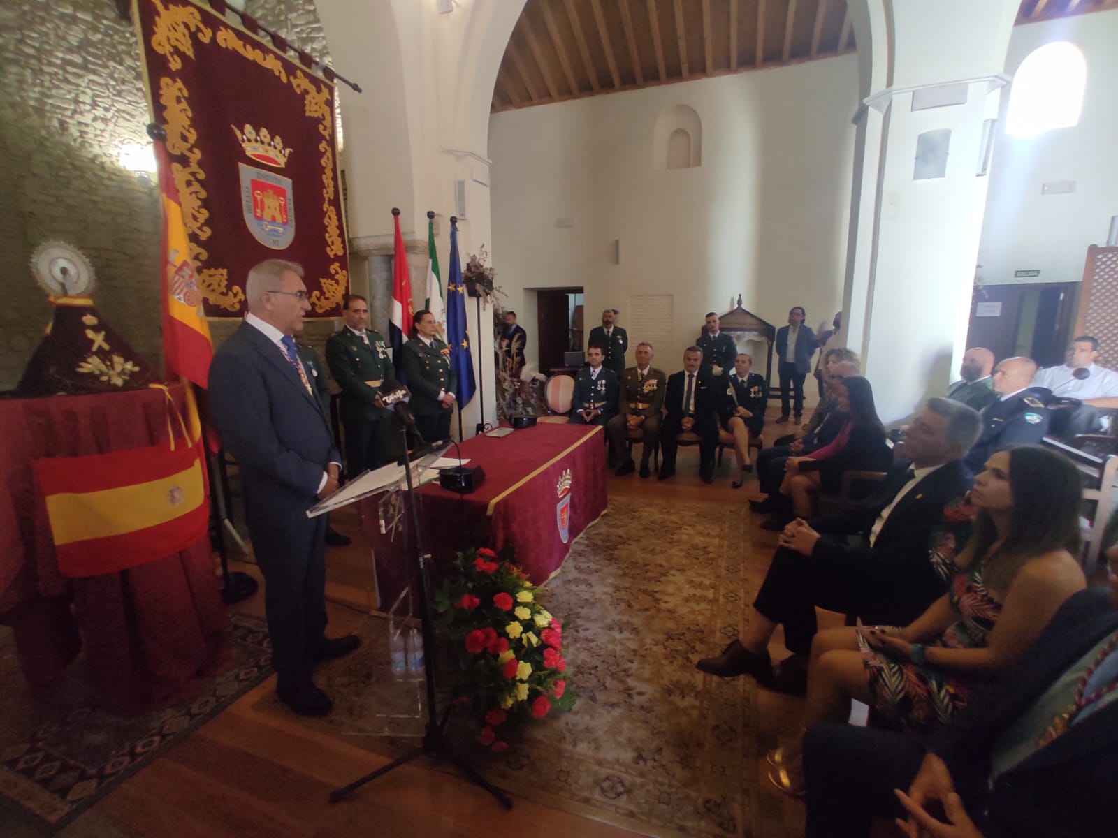 La Compañía de Tarifa de la Guardia Civil entrega sus condecoraciones