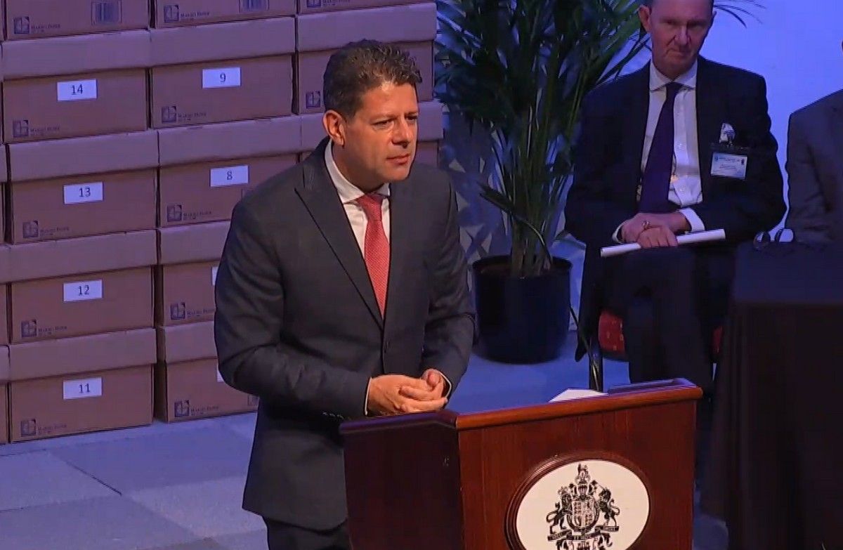 El primer Ministro de Gibraltar, Fabian Picardo, en su discurso de aceptación tras ganar las elecciones del 12 de octubre. Picardo, tras ganar las elecciones: "Pedro, ya es hora de que tú también formes Gobierno"