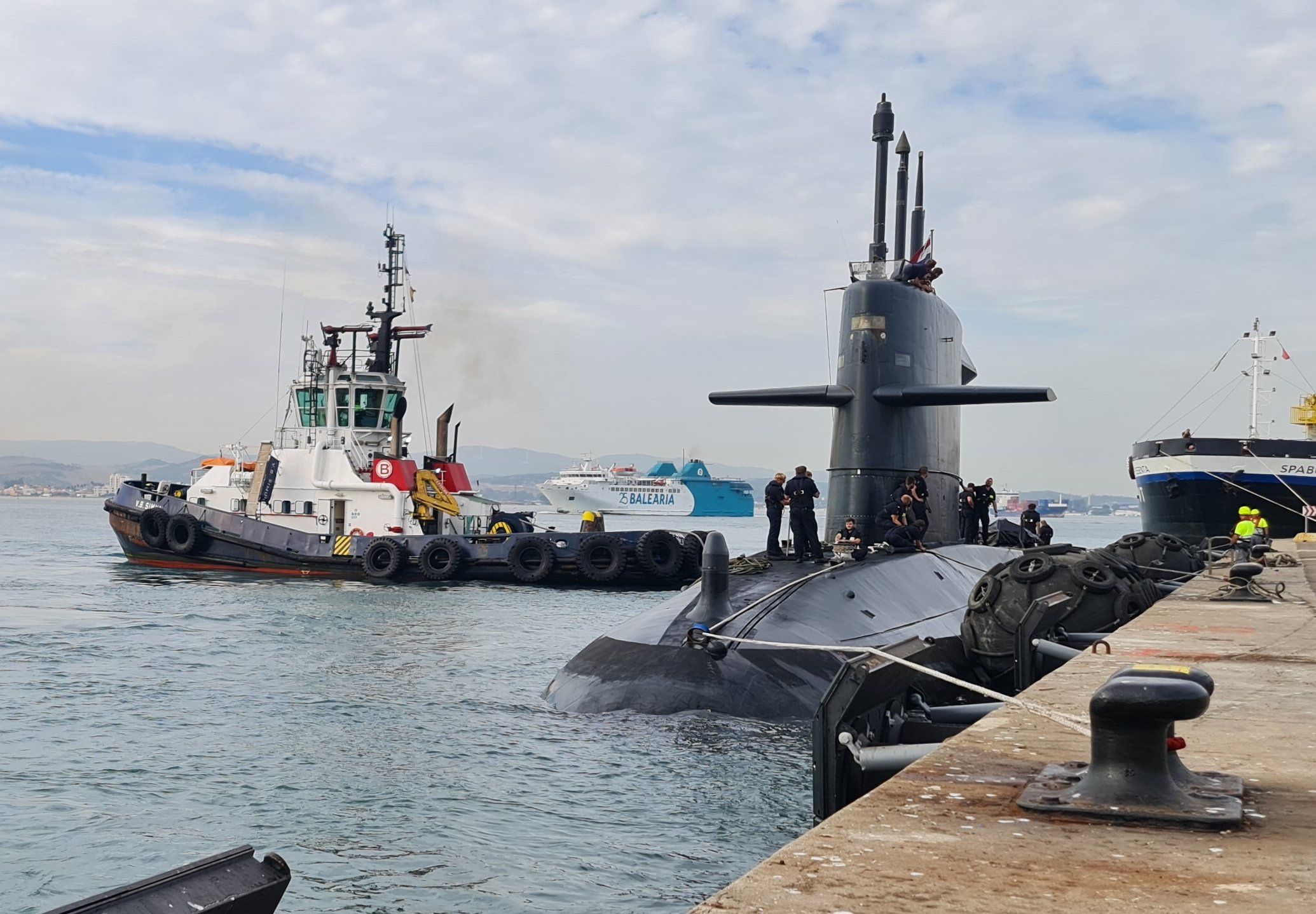 El Puerto de Algeciras recibe la visita del submarino holandés 'HNMLS Zeeleeuw'