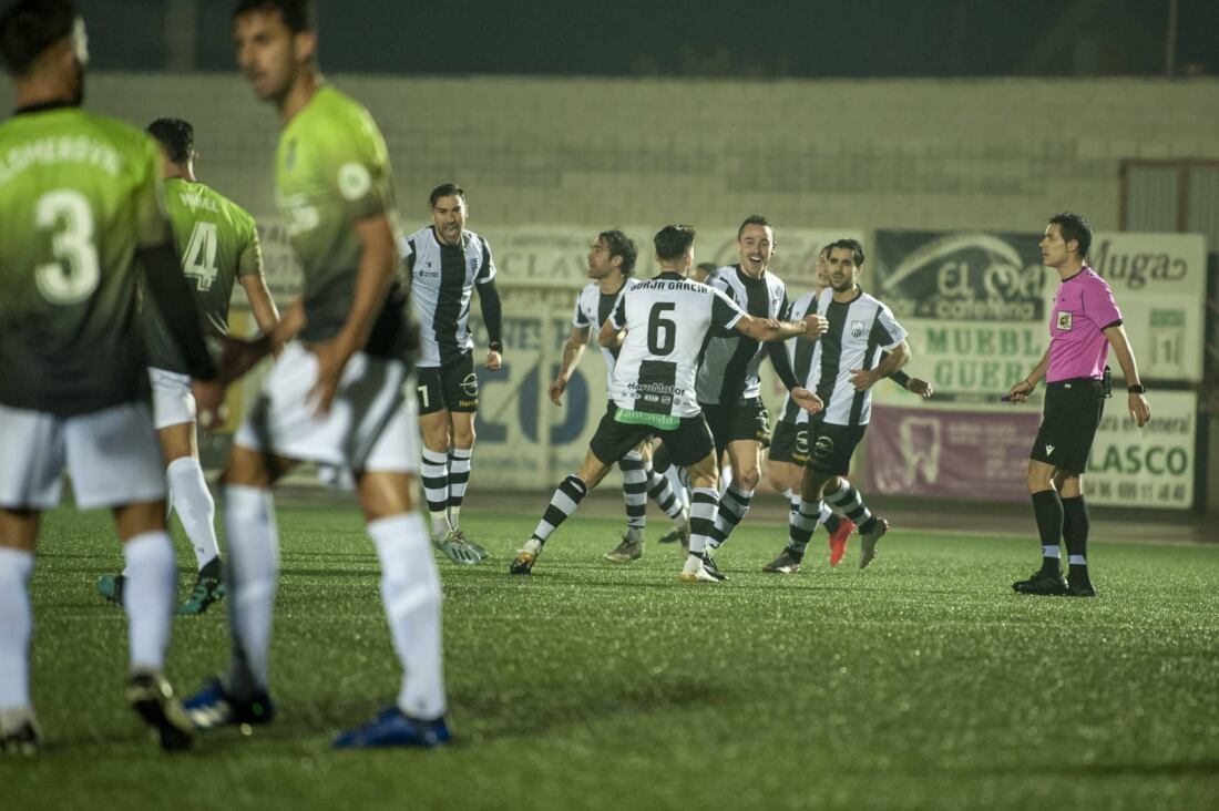 El oscense Monter Solans, que pitó la derrota copera de la RB Linense en  Haro, en Alcoy