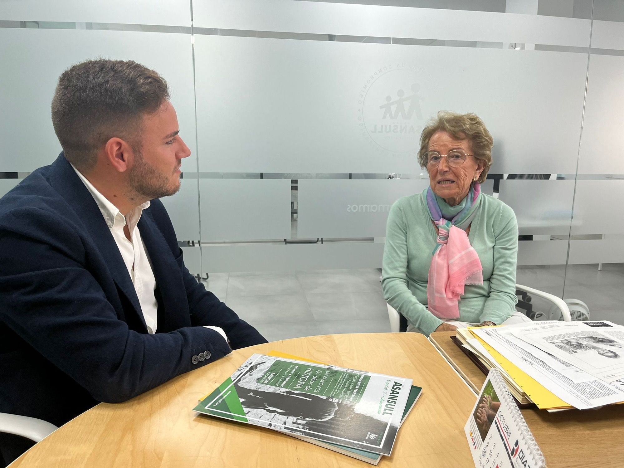 San Roque plantea a Asansull que imparta formación de cara a los empleos de las futuras residencias. 
