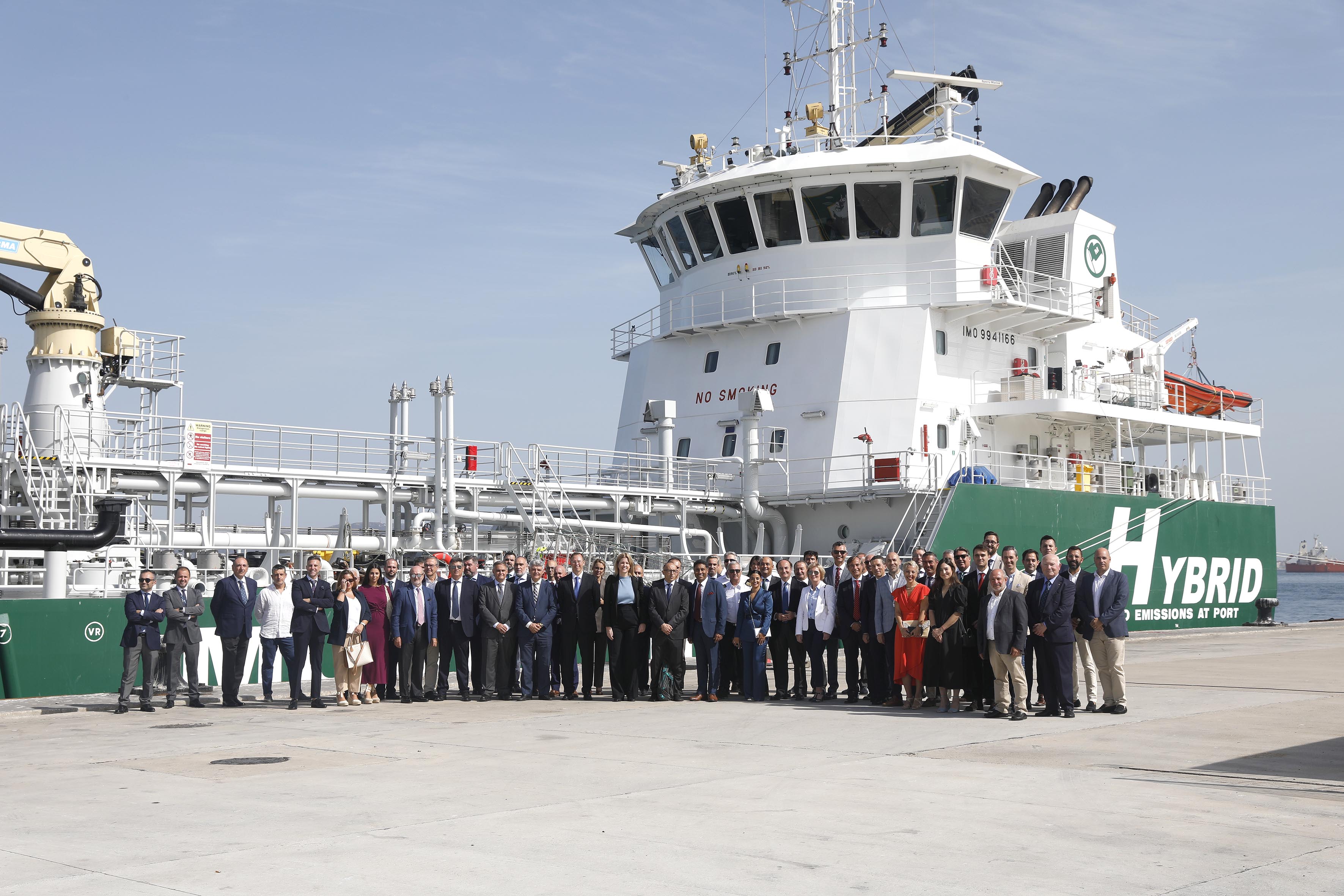 Puesta de largo del primer buque de suministro híbrido del mundo, el 'Bahía Levante'. Foto: CEPSA.