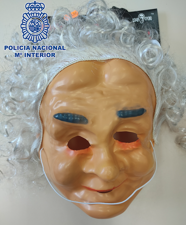 Una de las máscaras con la que los menores ocultaban sus rostros.