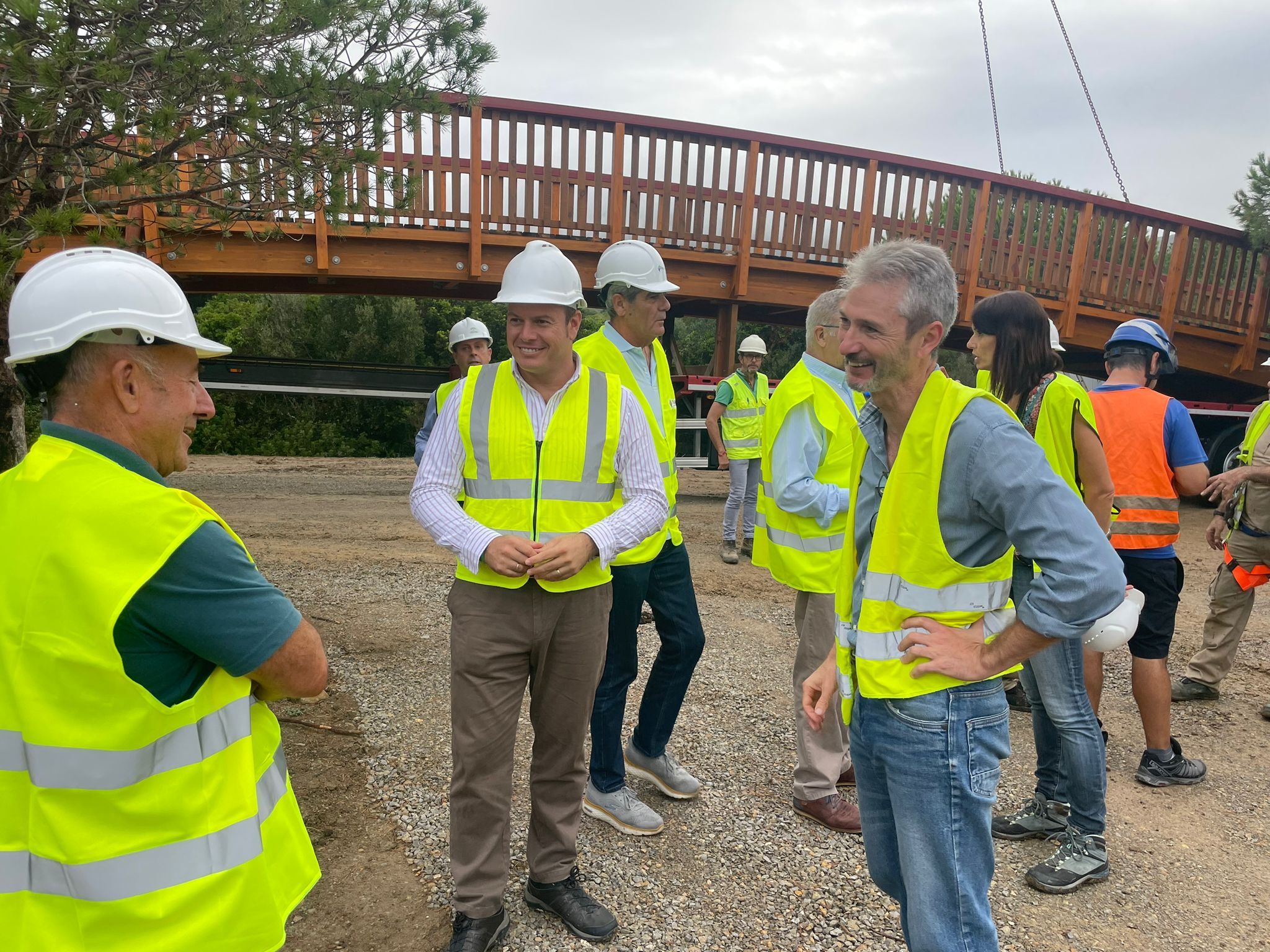 Instalada una pasarela sobre el arroyo del Conejo que conecta la ruta Eurovelo con Tarifa