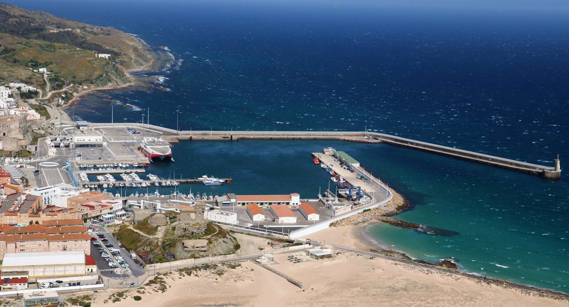 El puerto de Tarifa cancela salidas hacia Tánger debido al temporal que afecta al Estrecho
