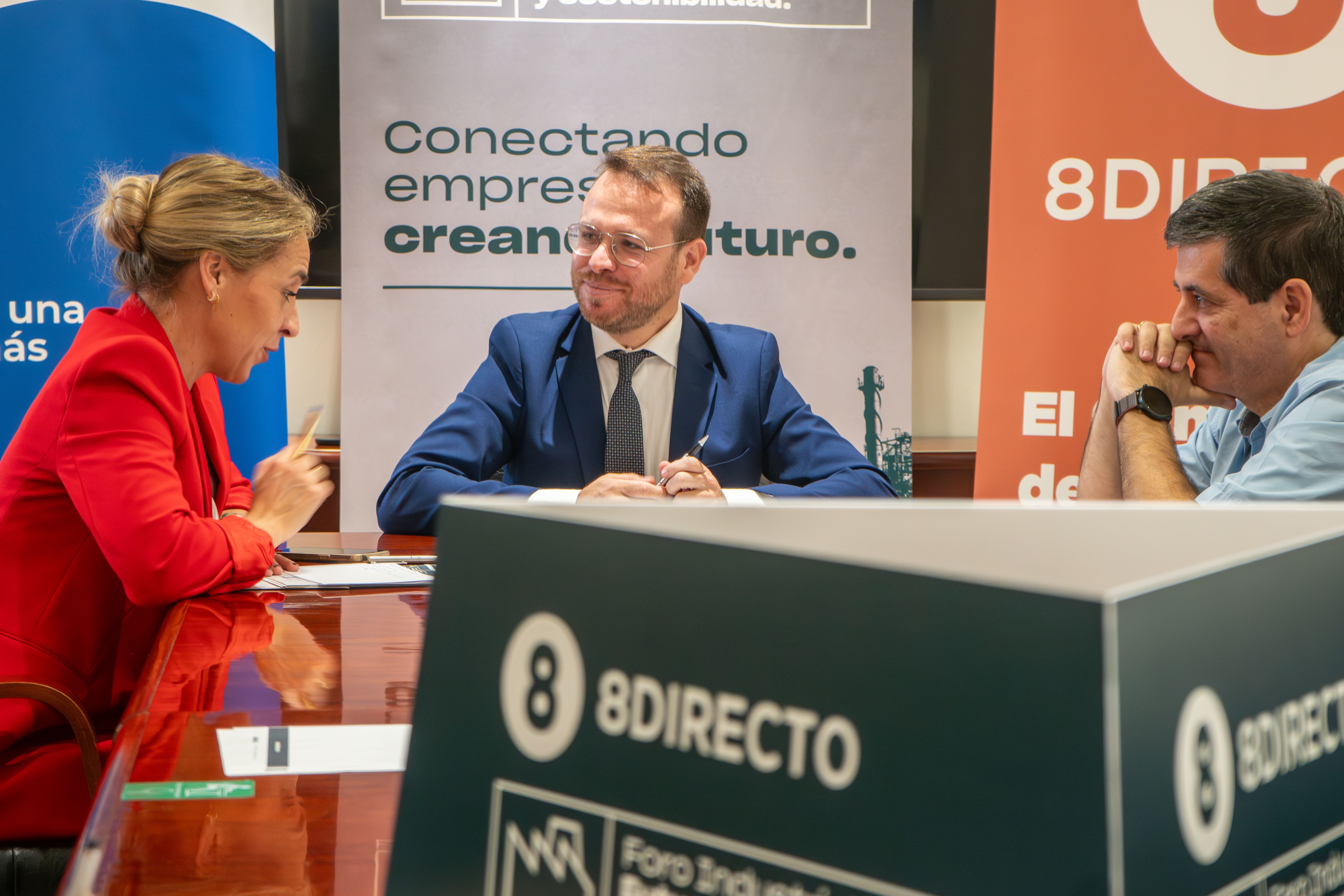 Almudena Martínez tiende la mano de Diputación a la industria en el foro de 8Directo. Foto: Juan Manuel Galindo. 