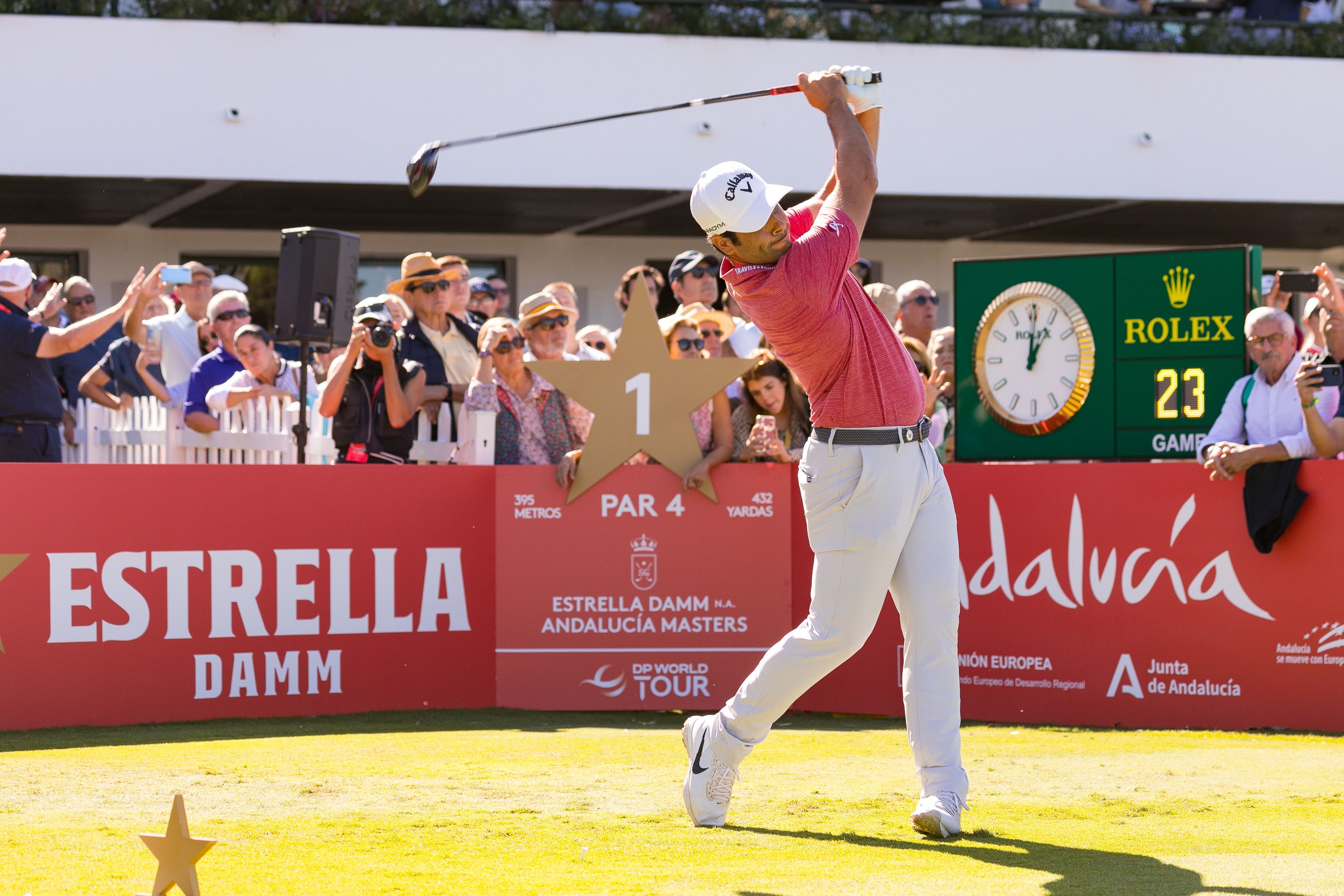 Adrián Otaegui, a tiro del doblete en el Estrella Damm N.A. Andalucía Masters de Sotogrande