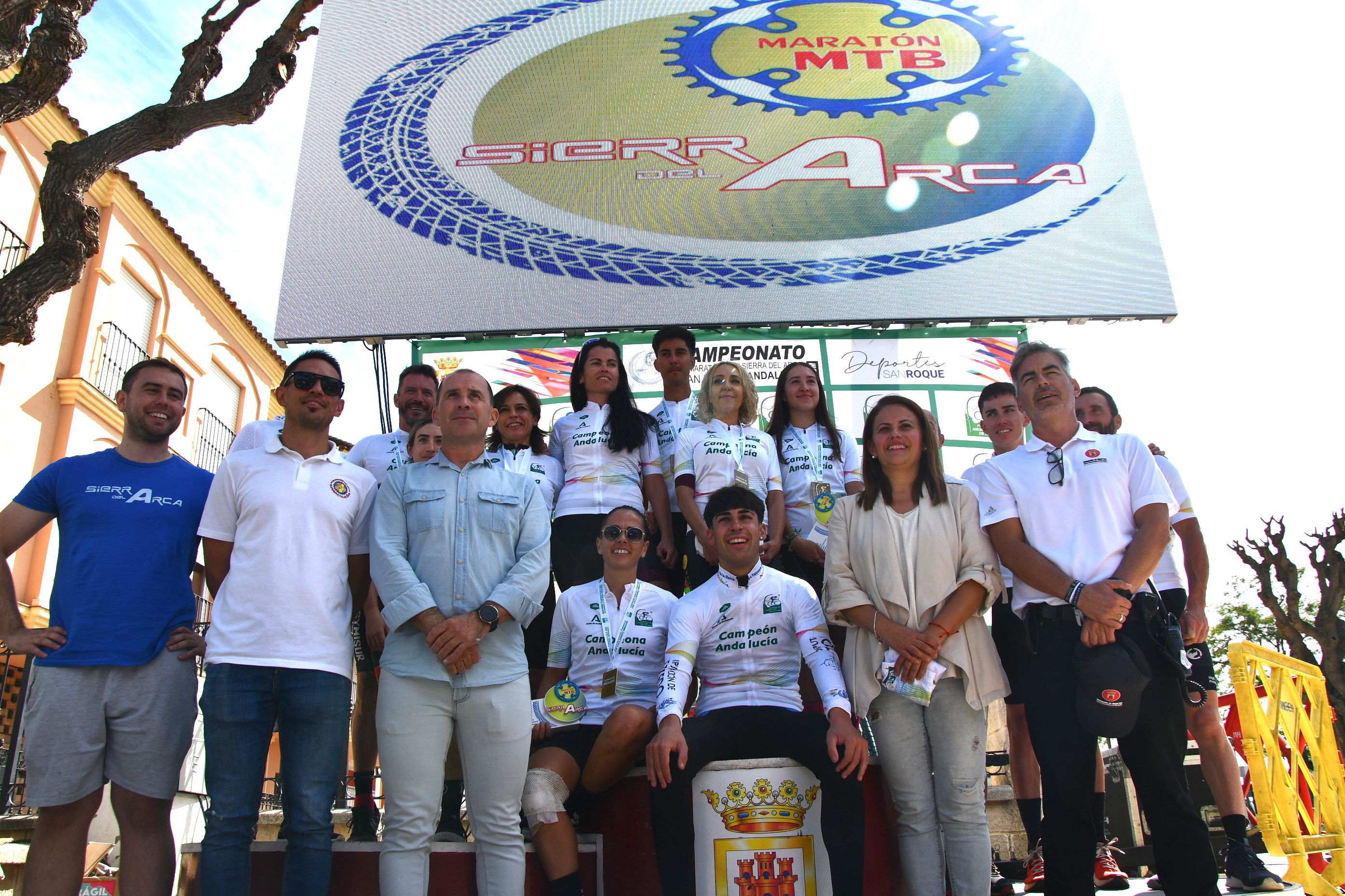 María Esther Maqueda y David González se coronan campeones de Andalucía BTT en San Roque