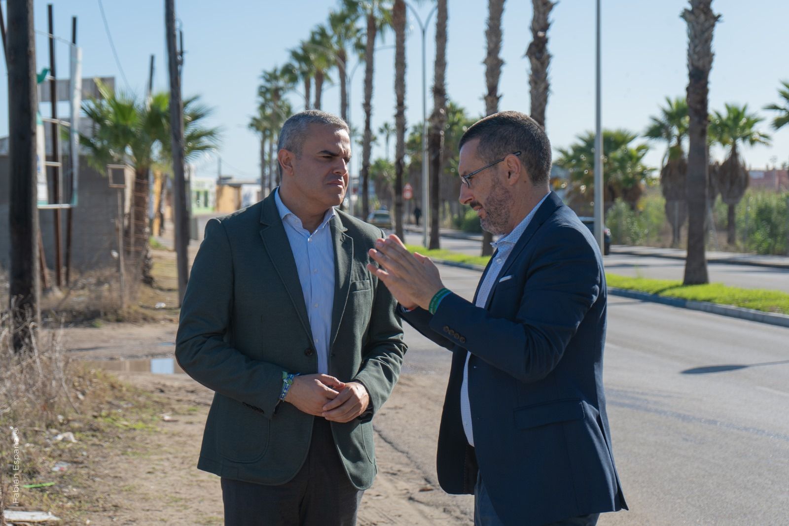 Franco y Ortiz abordan el proyecto de construcción del nuevo parque de bomberos.