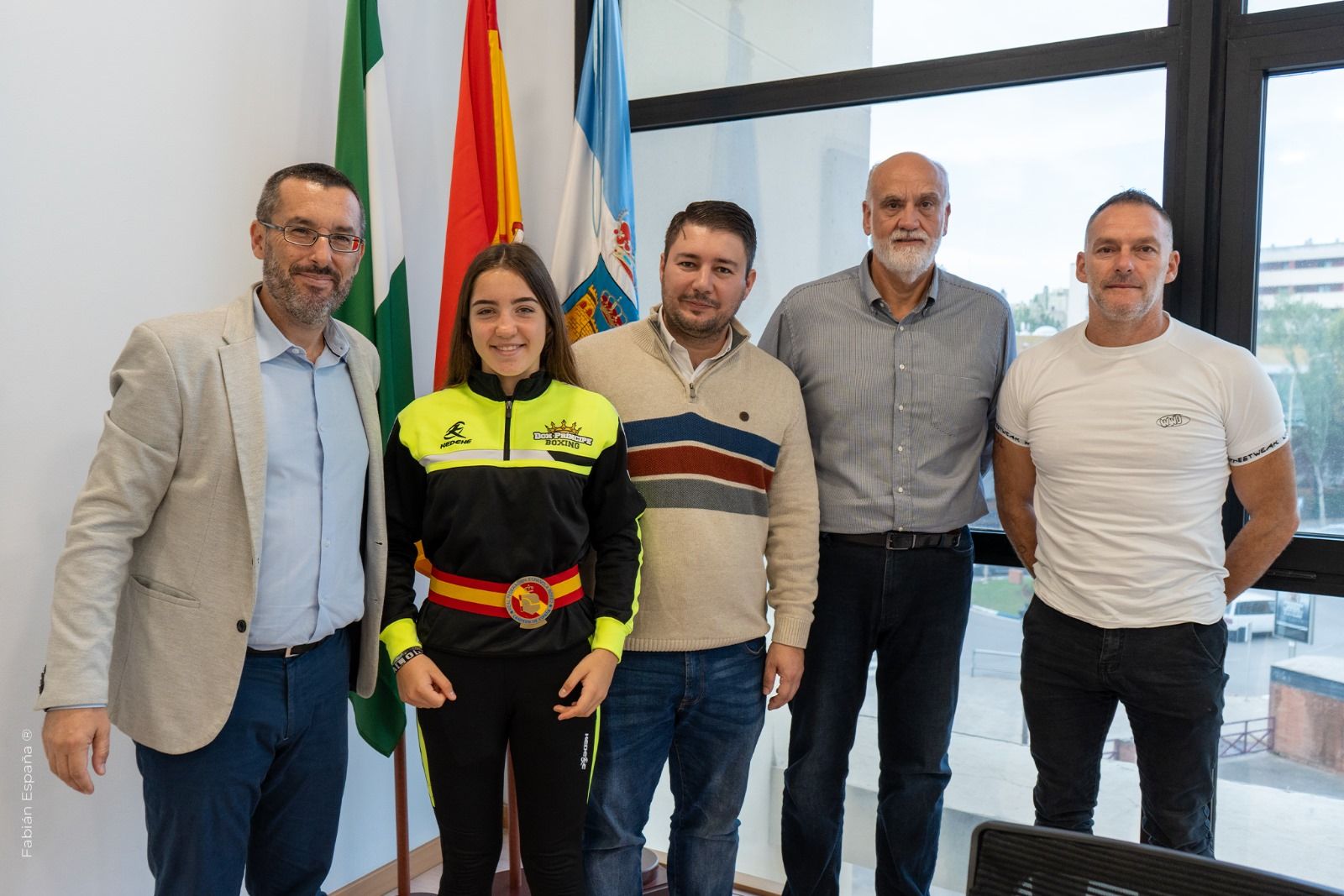 Yaiza Morente, junto con el alcalde, delegado de Deportes y sus entrenadores