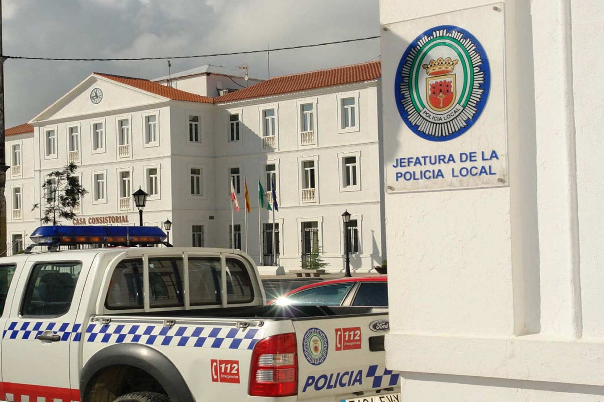 Detenido un conductor que chocó en el paseo del río Guadarranque tras huir de la Policía Local de San Roque