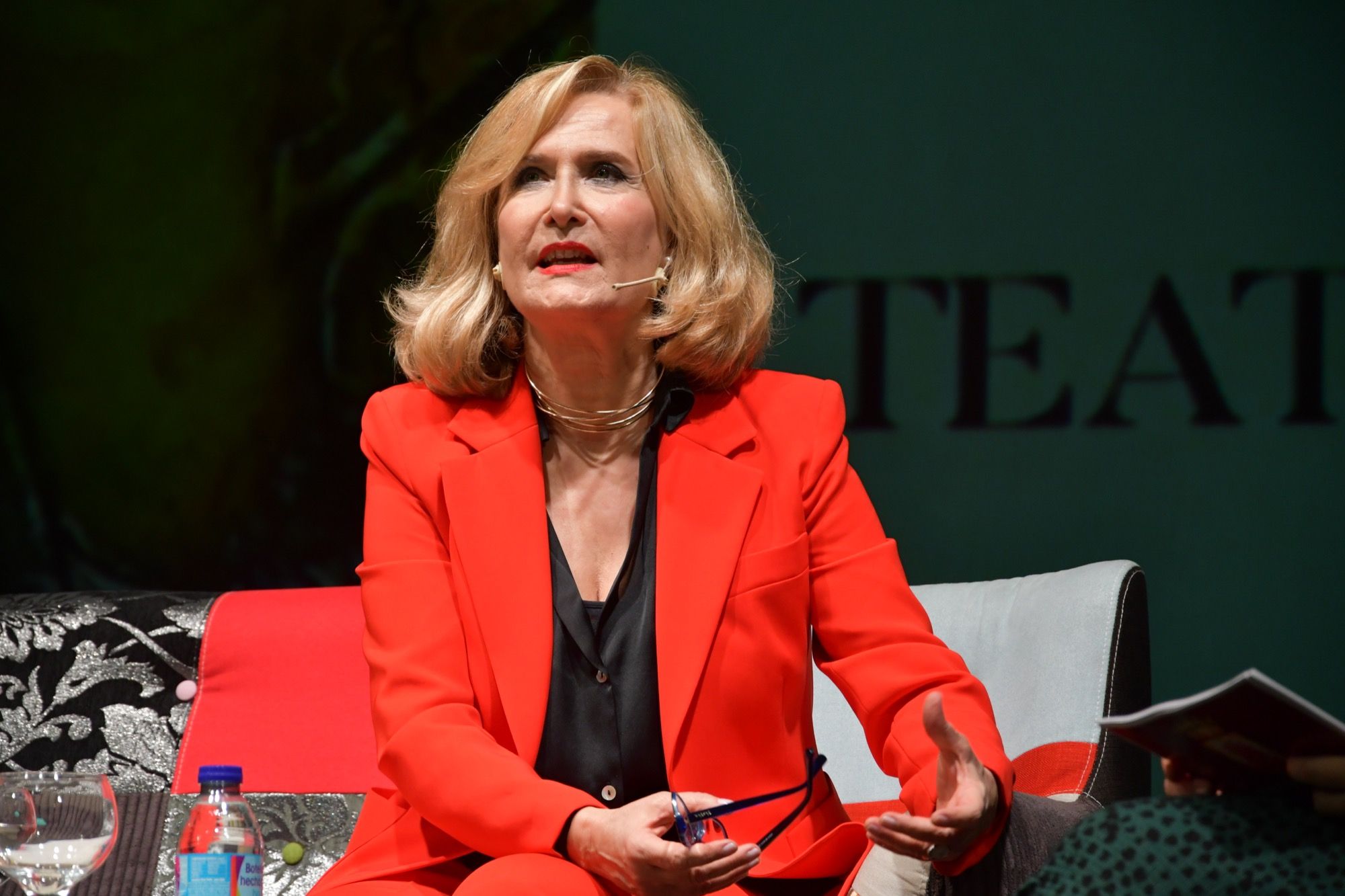 Nieves Herrero desgrana su última novela en el Aula de la Literatura 'José Cadalso'.