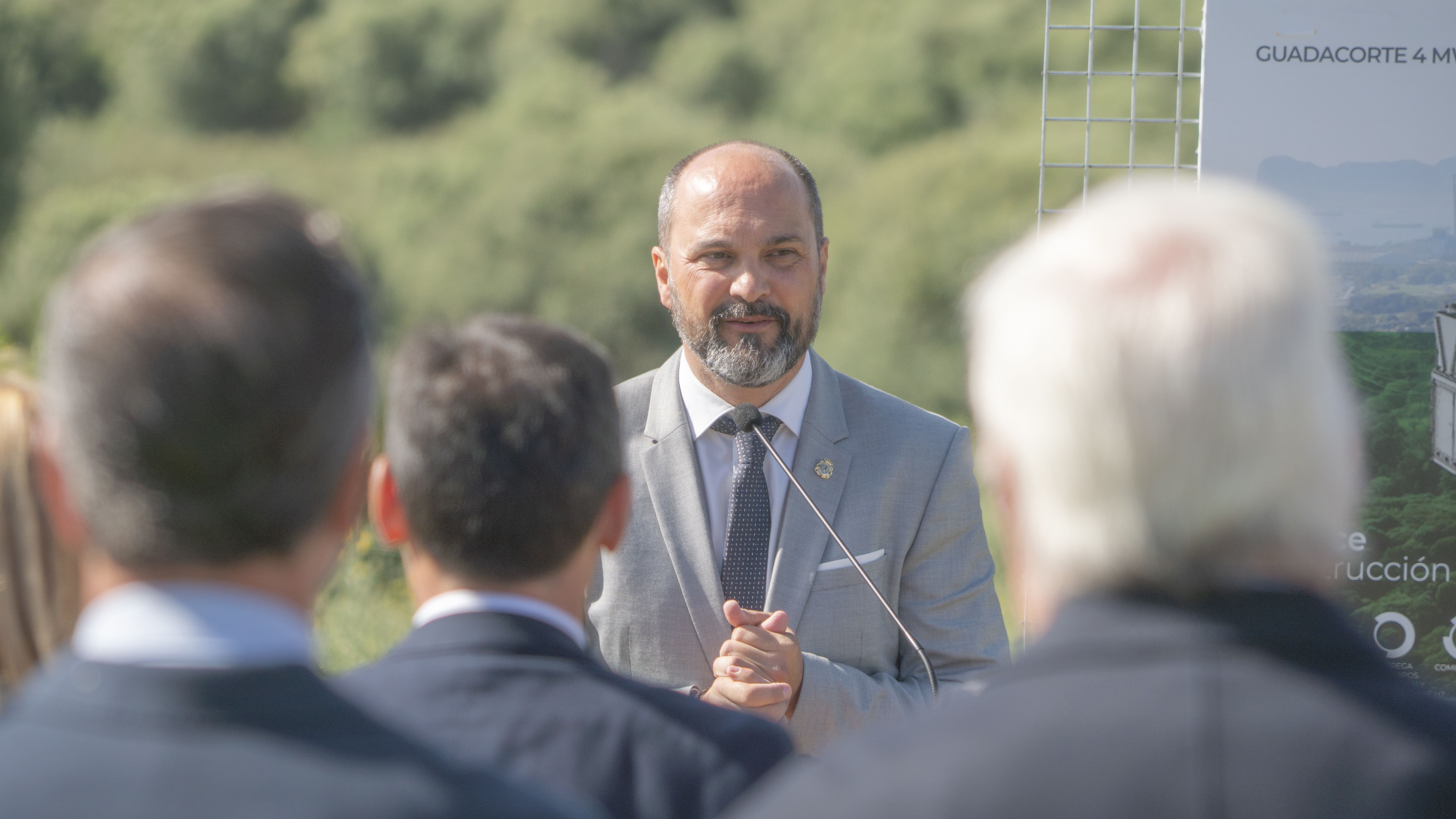 El alcalde de Los Barrios, Miguel Alconchel, en la planta de hidrógeno de Guadacorte y Coagener | J.M. Galindo