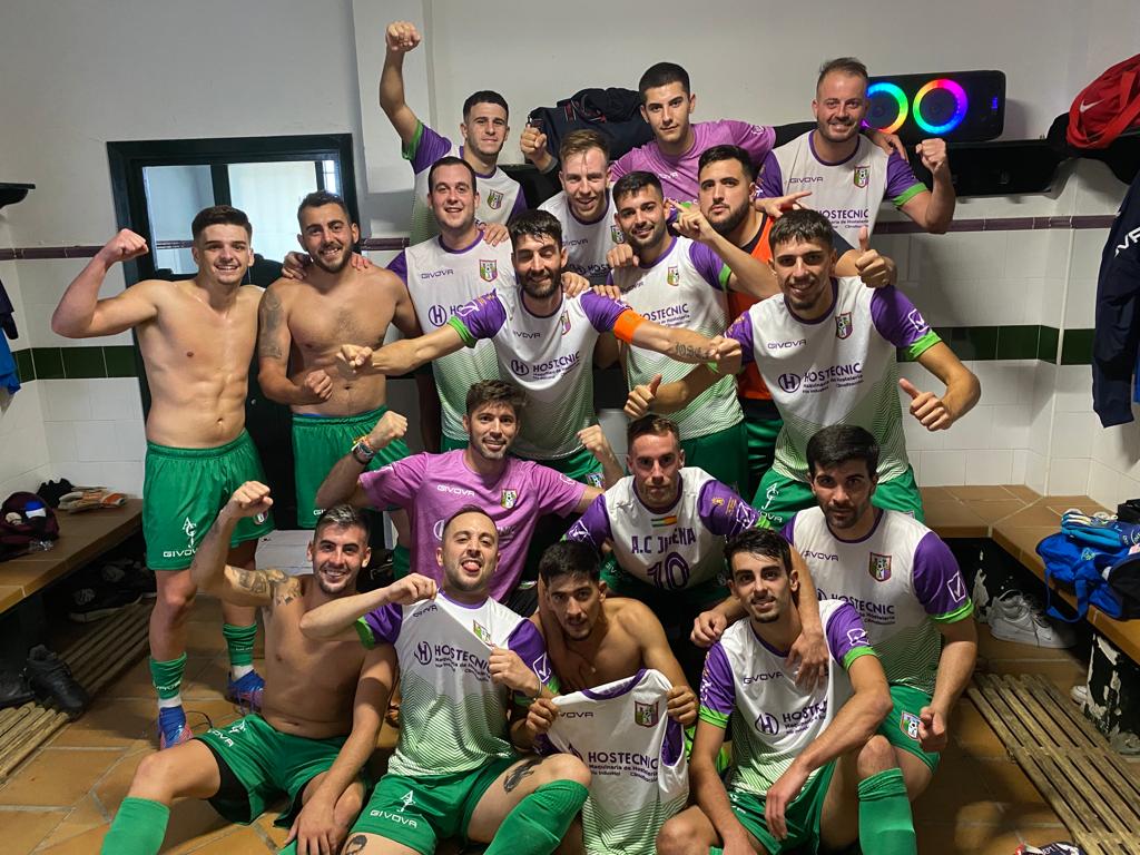 Los jugadores del Athletic Club Jimena festejan la goleada sobre el Recreativo Bahía