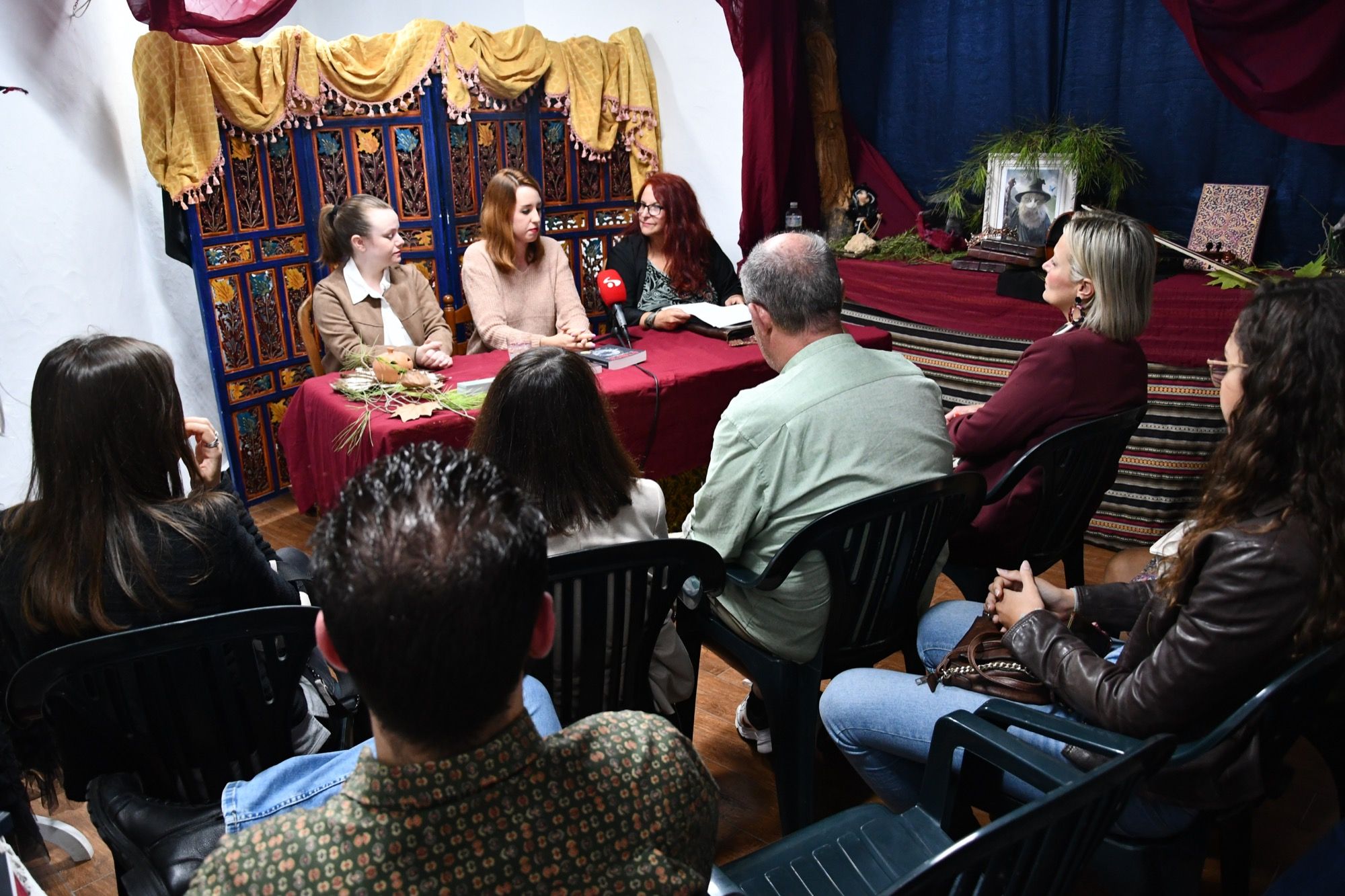La madrileña Raquel Ortega presenta en Nueva '63 su obra literaria de terror paranormal.