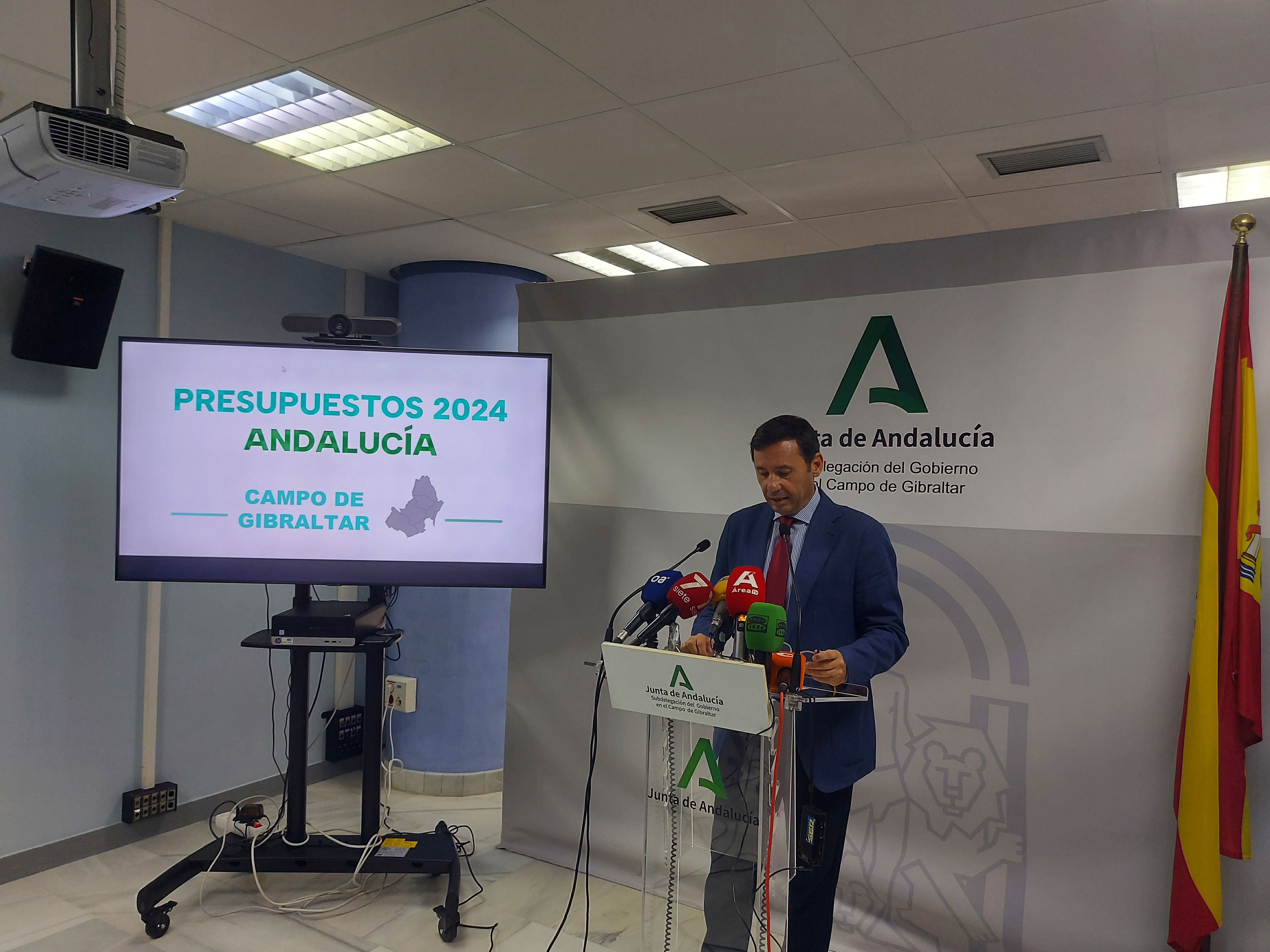 El subdelegado de la Junta de Andalucía en el Campo de Gibraltar, Javier Rodríguez Ros, en la presentación de los Presupuestos de la Junta en el Campo de Gibraltar para 2024. 