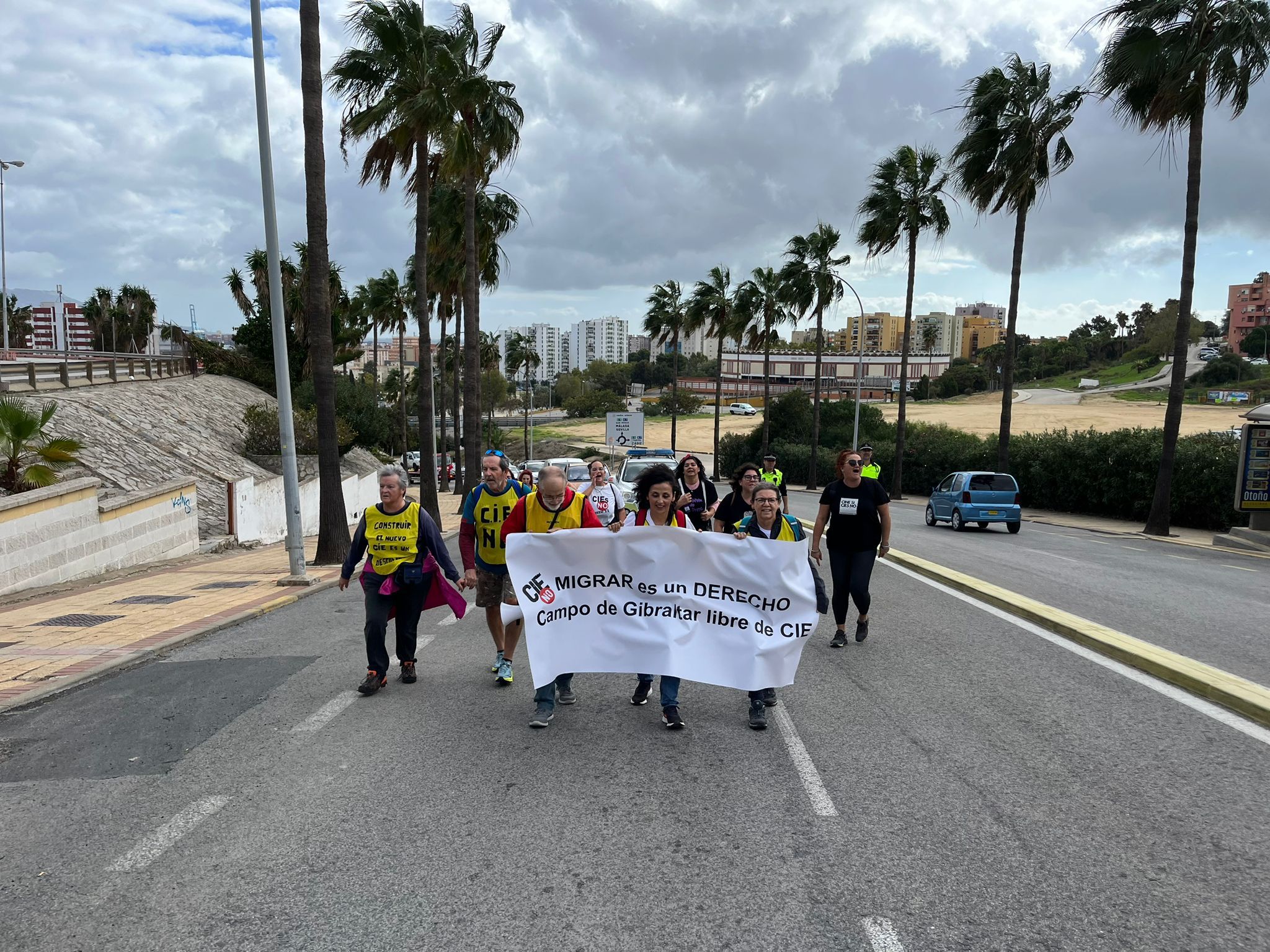 Segunda marcha por el cierre de los CIEs de Algeciras: "¡Ni nuevo ni viejo, CIEs no!".