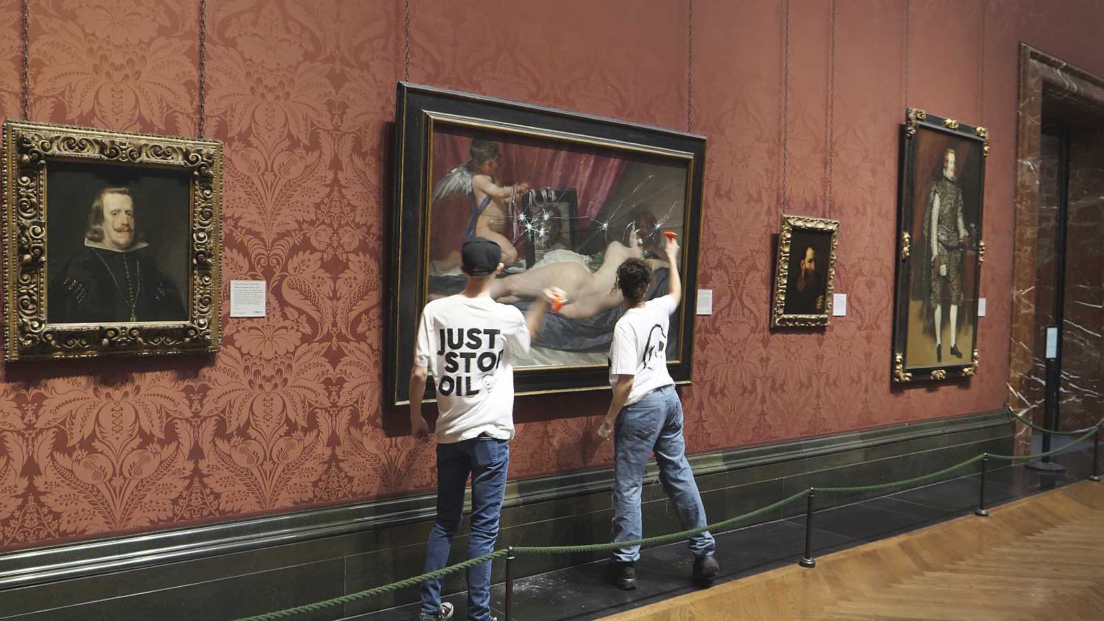 Dos activistas climáticos atacan a martillazos la 'Venus del Espejo' de Velázquez en la National Gallery de Londres-
