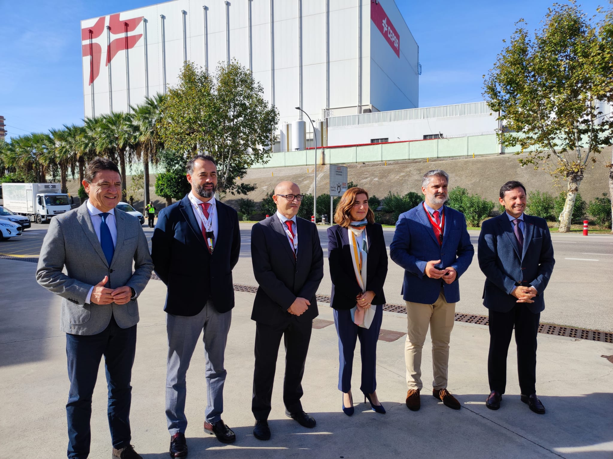La consejera antes de iniciar la visita al Parque Energético de San Roque.