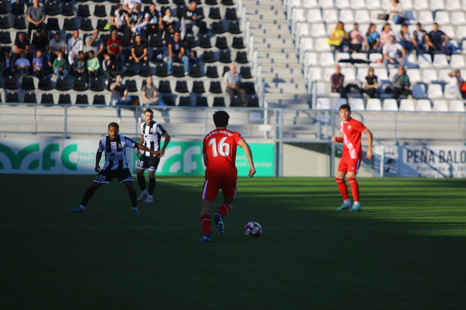 La RB Linense ya está en 'play-off' de ascenso tras imponerse al Sevilla Atlético (2-0)/Foto: ©rbl1912