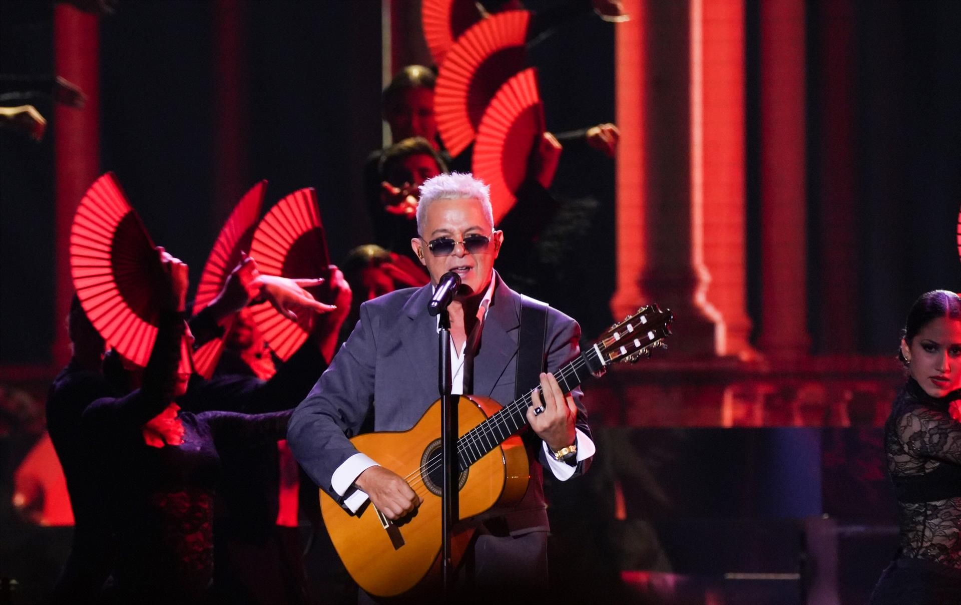 Unos Grammy con sabor andaluz. El cantante Alejandro Sanz, actúa durante la gala de entrega de los Latin Grammy 2023, en el Palacio de Congresos de Sevilla, a 16 de noviembre de 2023, en Sevilla, Andalucía (España). - María José López - Europa Press.