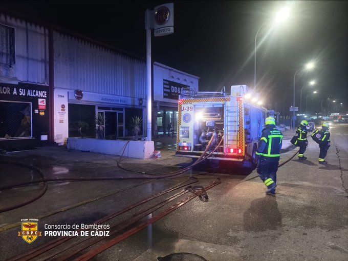 Bomberos en El Zabal, anoche.
