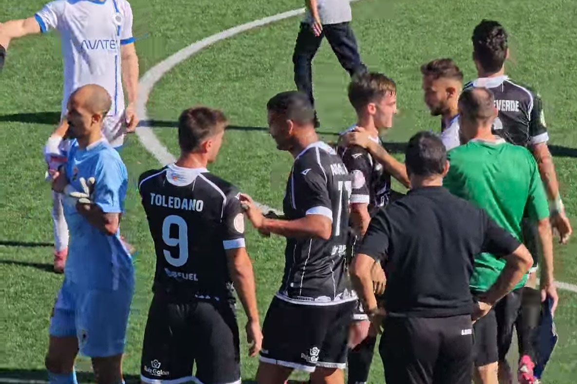 Más vale no haberse levantado pues la Real Balompédica Linense ha perdido en casa del Vélez CF