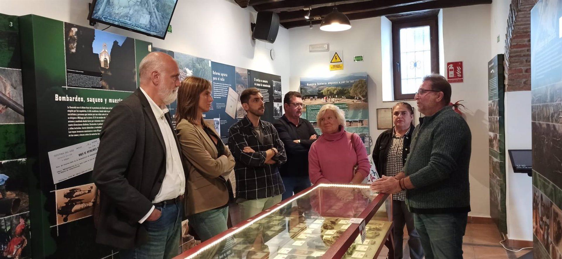 El vicepresidente segundo de la Institución Provincial, Javier Vidal, visita la Casa de la Memoria en Jimena. Diputación mantiene su colaboración con el Foro por la Memoria del Campo de Gibraltar y la Casa La Sauceda