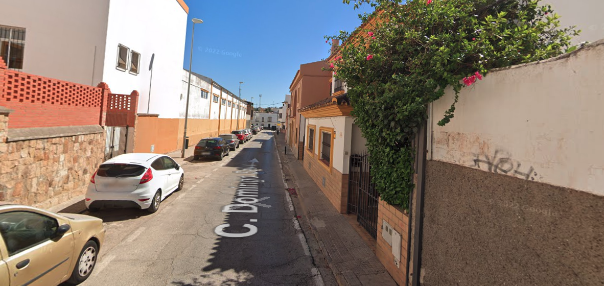 Vecinos de las calles aledañas a Salesianos, en Algeciras, denuncian actos vandálicos en vehículos.