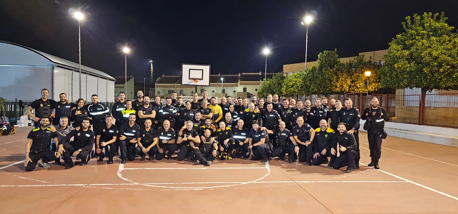 Agentes del GOAP de Los Barrios imparten un taller sobre terrorismo yihadista en Sevilla.