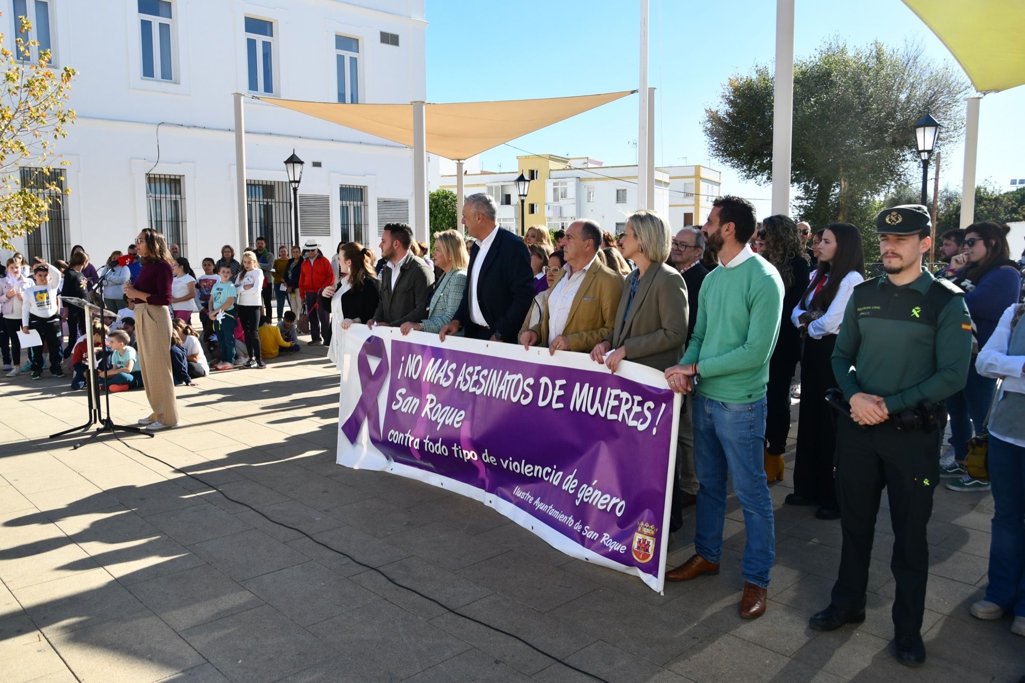 San Roque iza la bandera reivindicativa de la erradicación de la violencia de género.
