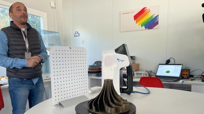 Muestra de la elaboración de material con tecnología 3D. Muestra de la elaboración de material con tecnología 3D.
