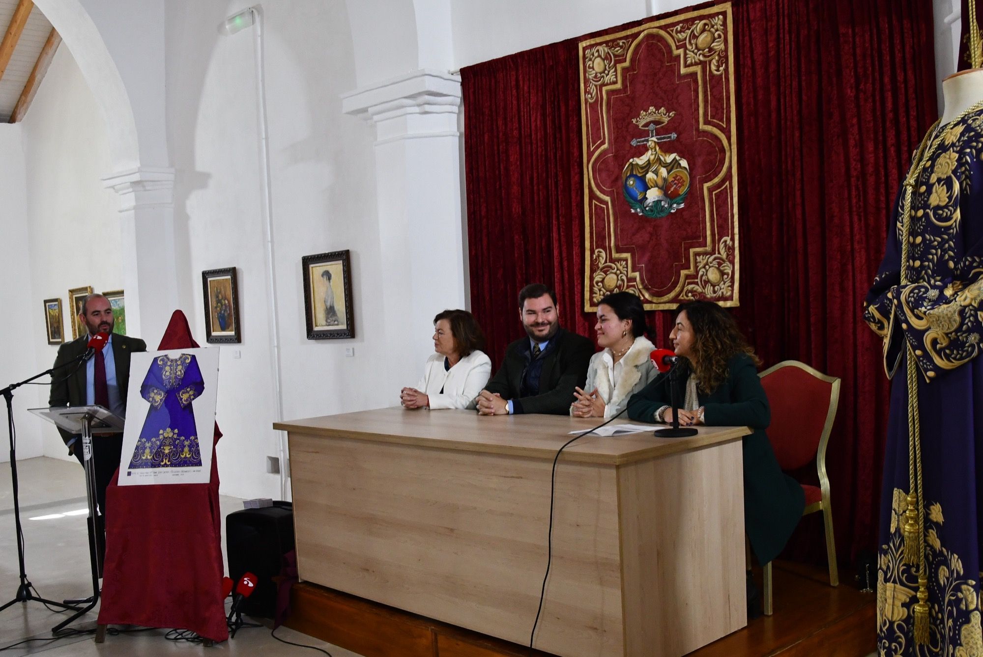 La Hermandad del Medinaceli presenta en el antiguo pósito el proyecto “La Túnica del Pueblo”