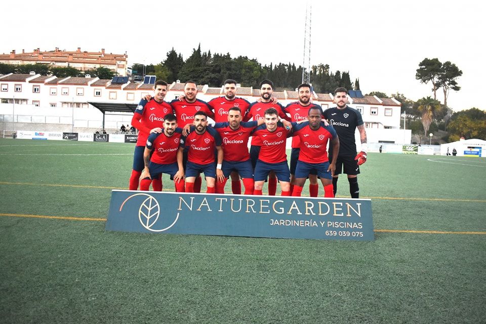 Formación del Club Deportivo Guadiaro ante el Ciudad de Cádiz