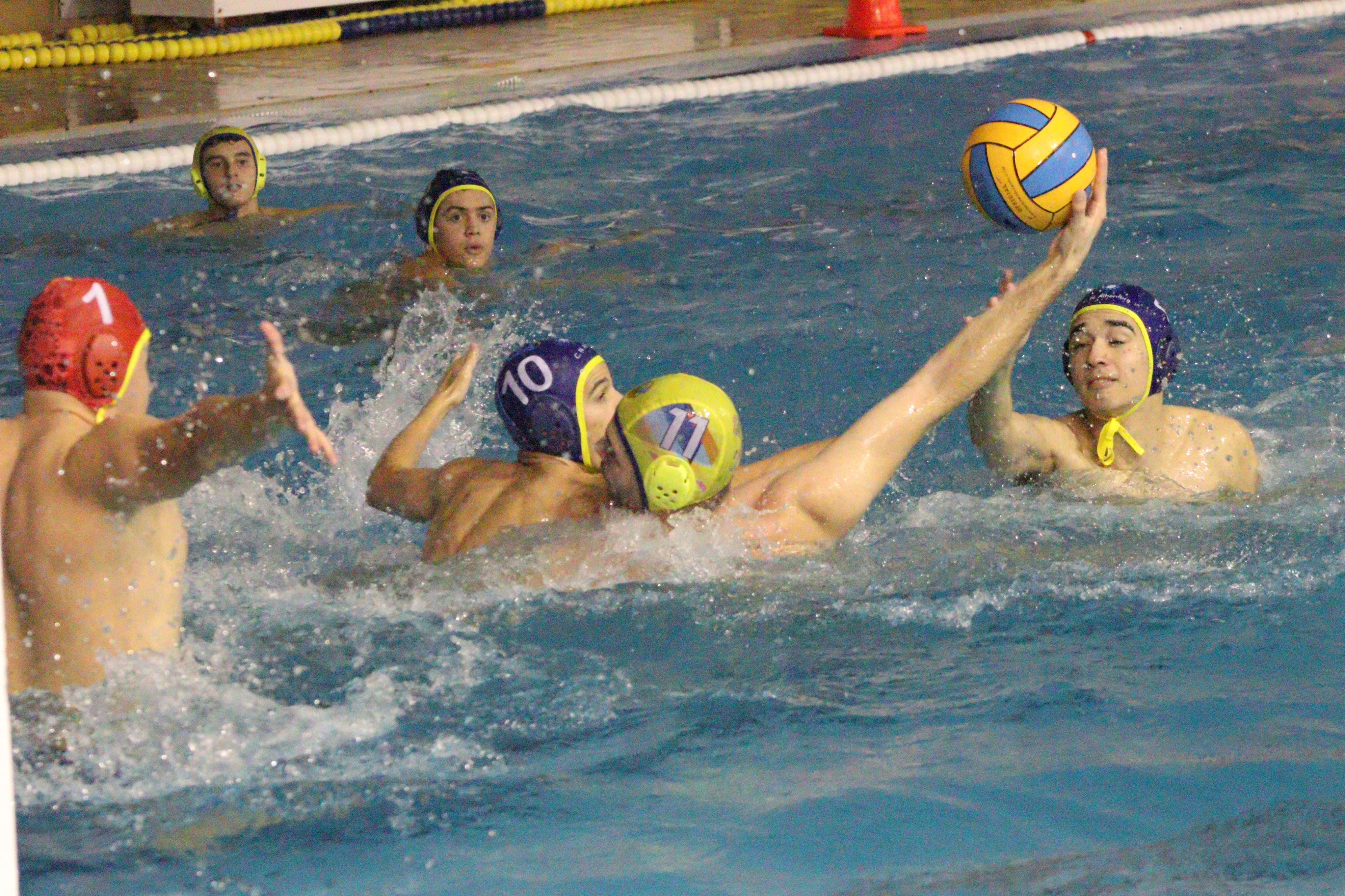 El CW Algeciras se impone remontando en el 'shoot-out' al CN Alhambra en casa (13-12)