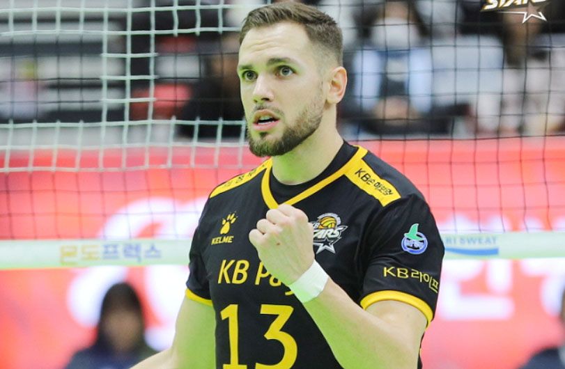 Andrés Villena celebra un punto con el KB Stars coreano