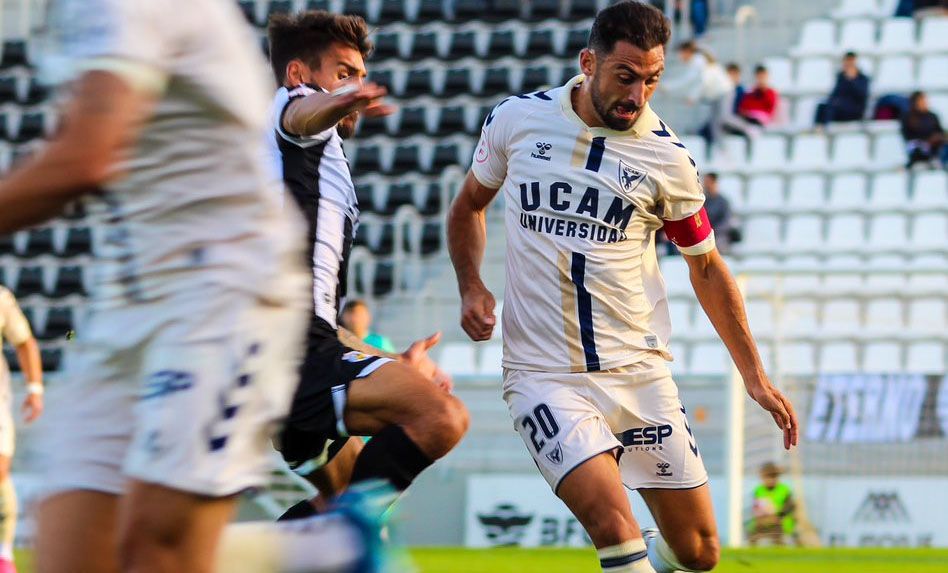 Un lance del Balona-UCAM en el 'Municipal' linense